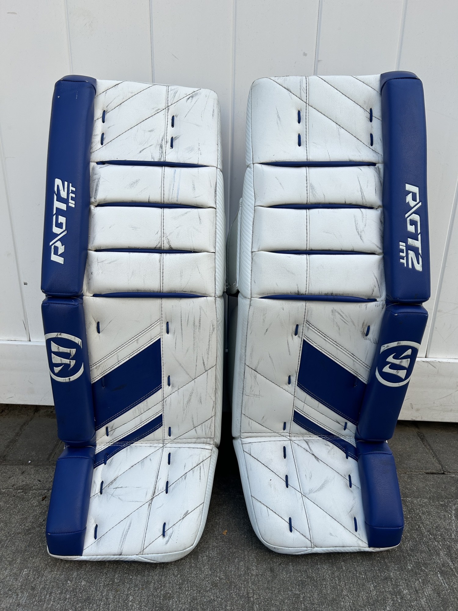 Warrior R/GT2 31+1” intermediate goalie leg pads | SidelineSwap | Buy and  Sell on SidelineSwap, image size:1500x2000