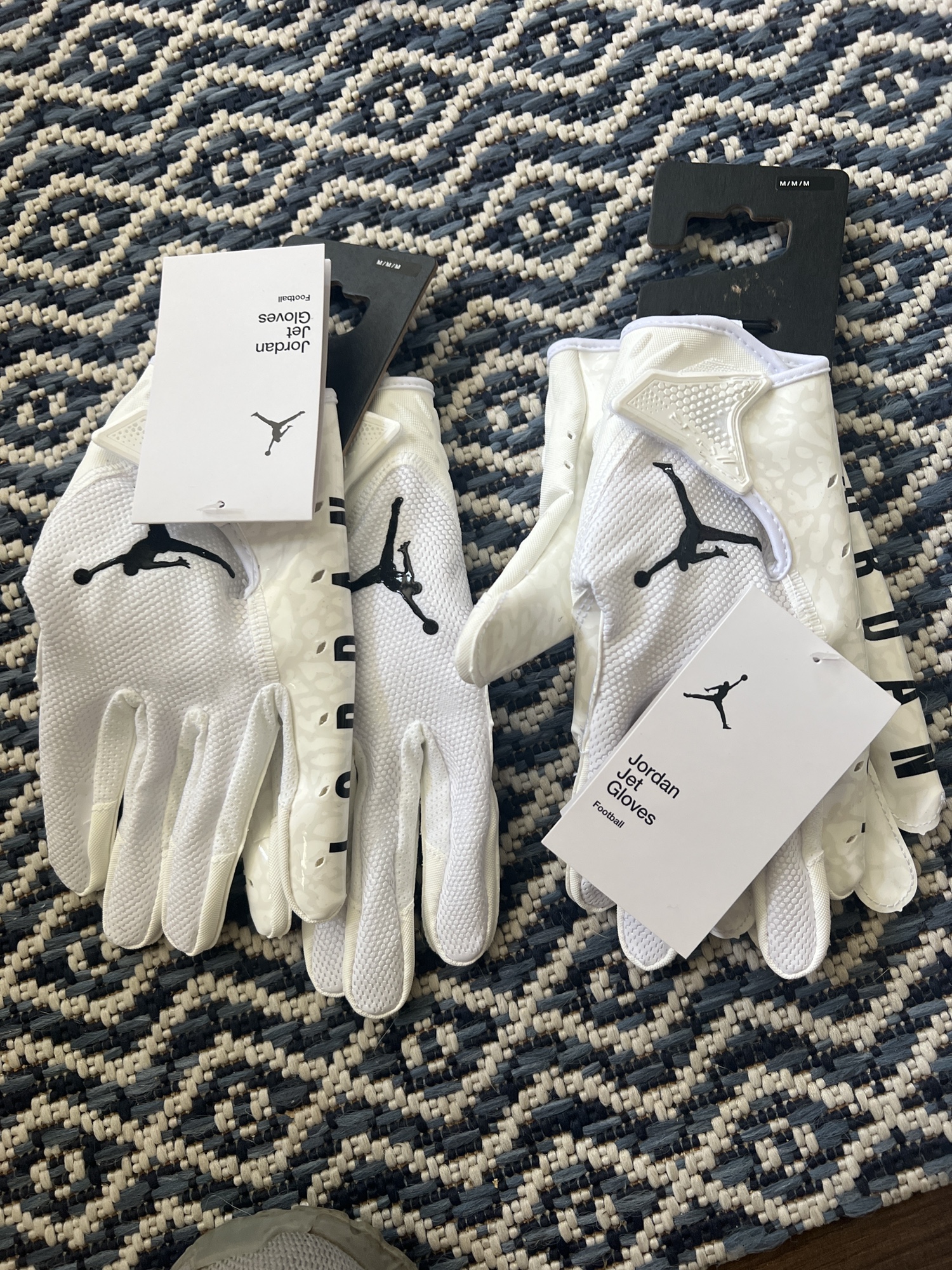 White Adult Medium Jordan Gloves SidelineSwap