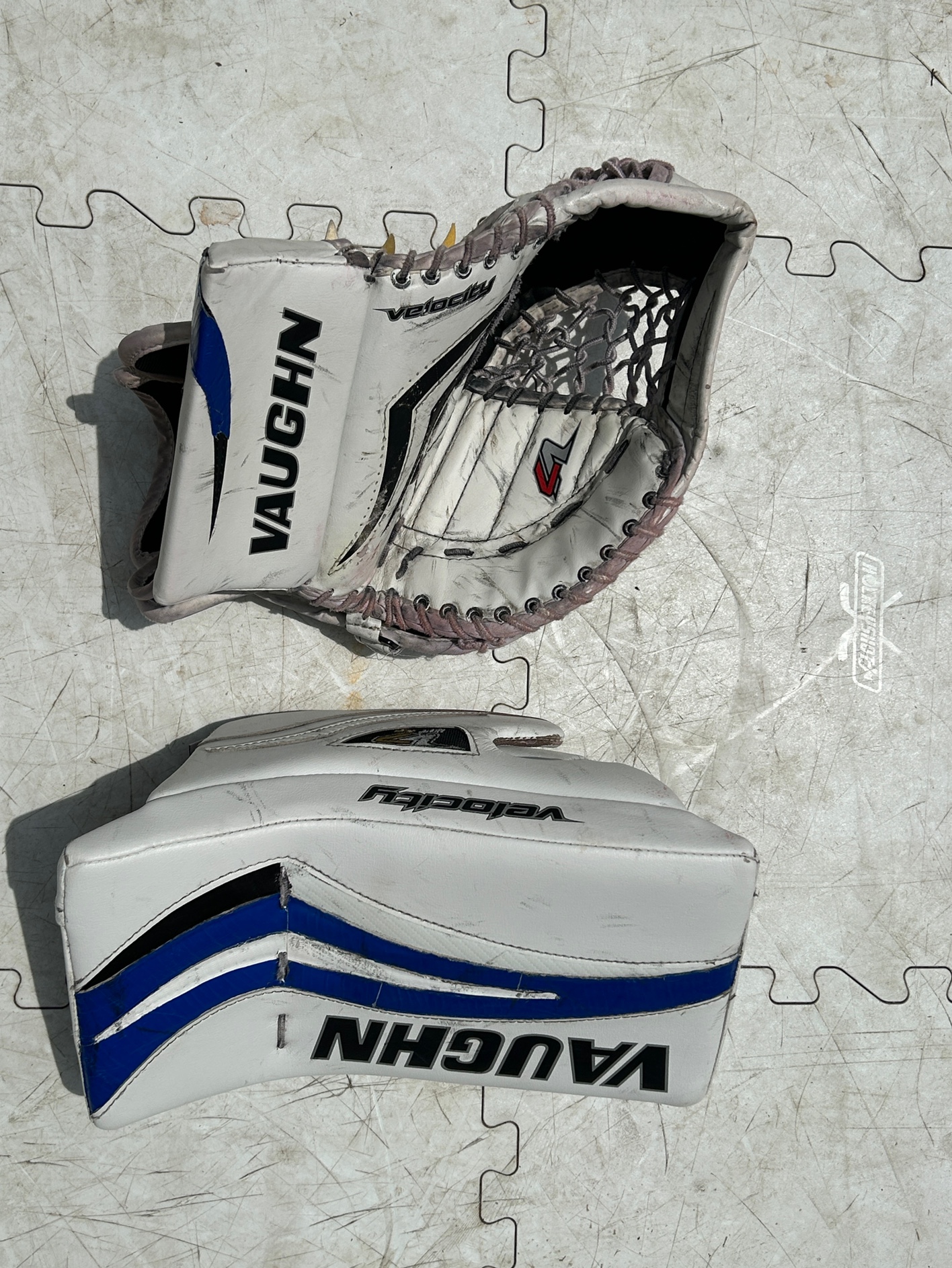 Vaughn Velocity V7 Intermediate Goalie Blocker And Junior Glove