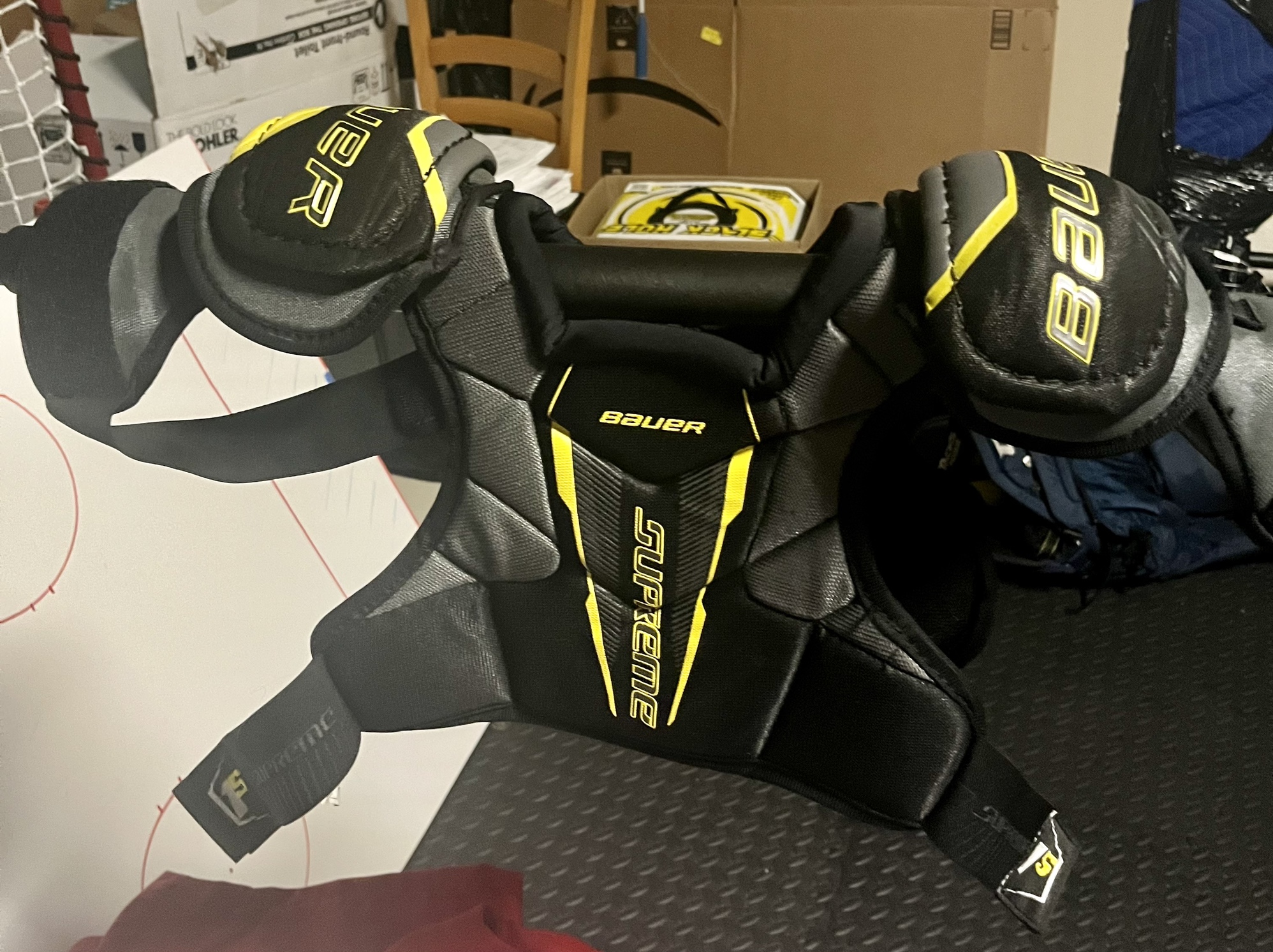 Like New Small Bauer Supreme 1S Shoulder Pads SidelineSwap