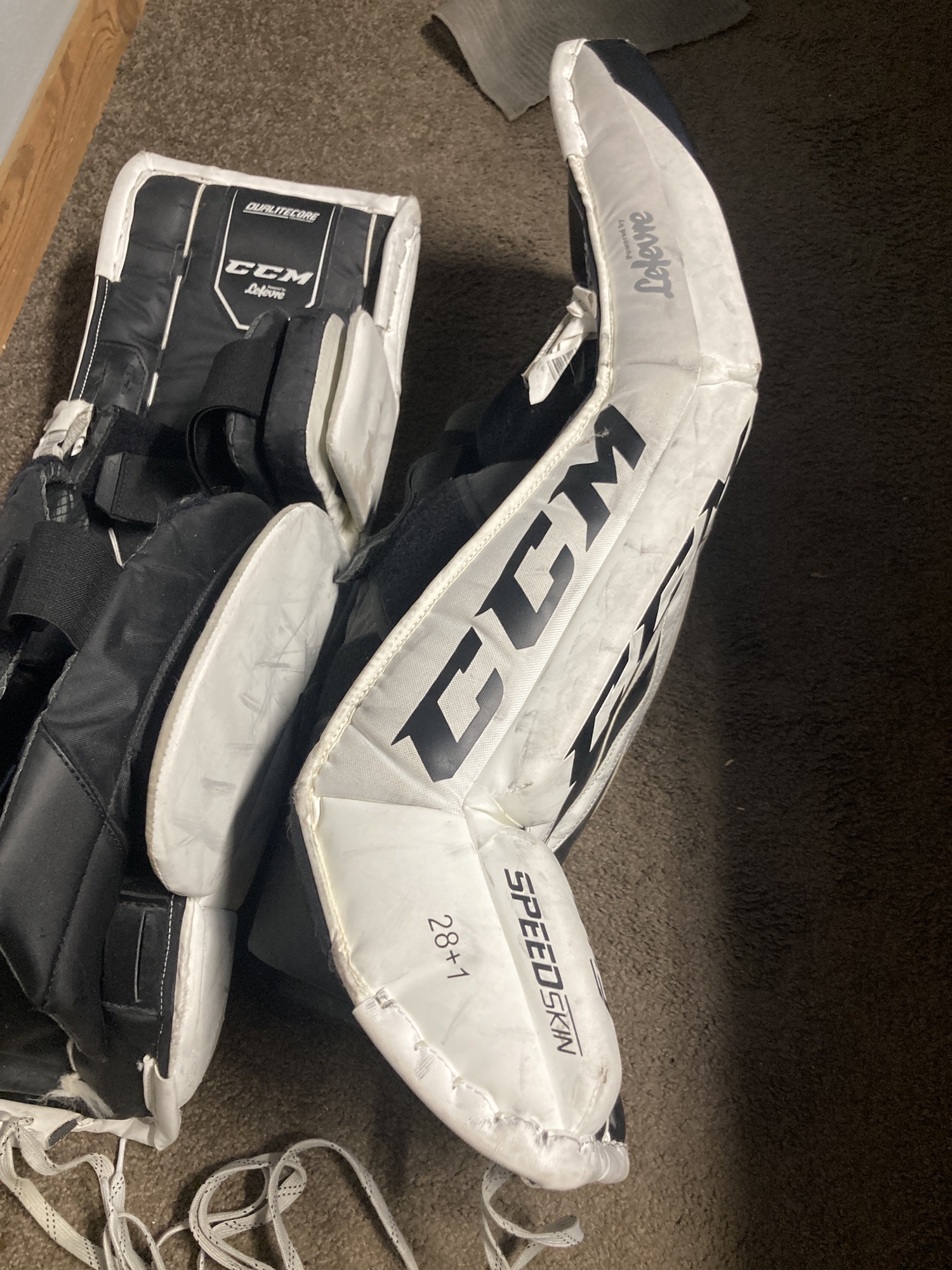 Used 28" CCM Extreme Flex E4.5 Goalie Leg Pads SidelineSwap