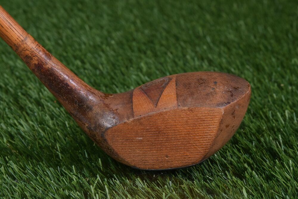 THOS E. WILSON DRIVER W/ SHAFT DECAL HICKORY SHAFT PERSIMMON WOOD, LEFT