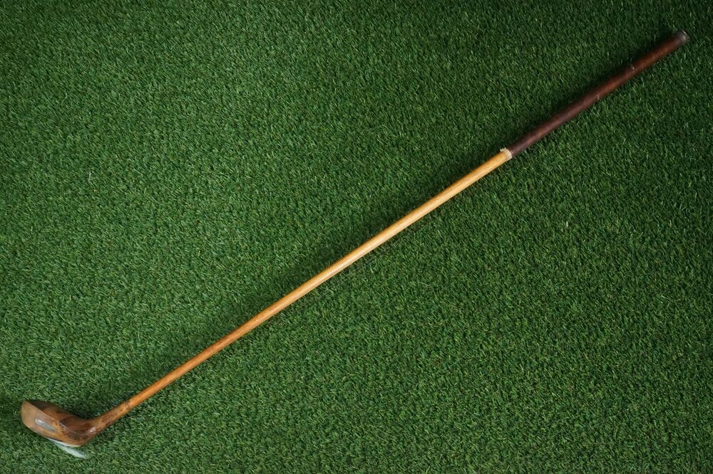 THOS E. WILSON DRIVER W/ SHAFT DECAL HICKORY SHAFT PERSIMMON WOOD, LEFT