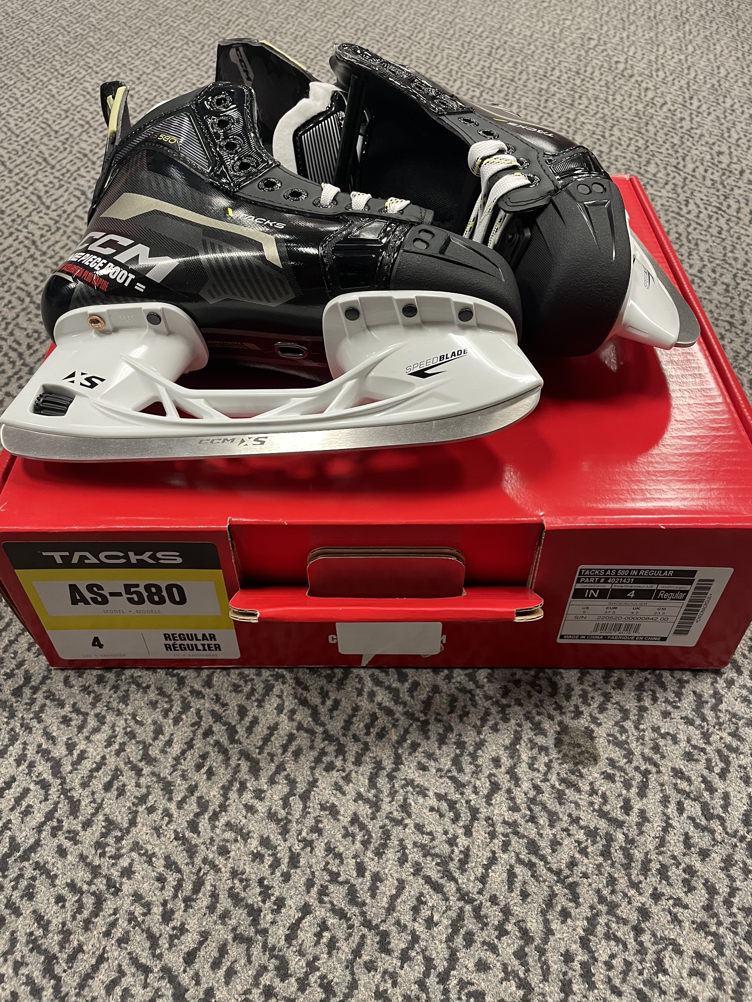 CCM Tacks AS580 size 4 Regular Width skates SidelineSwap