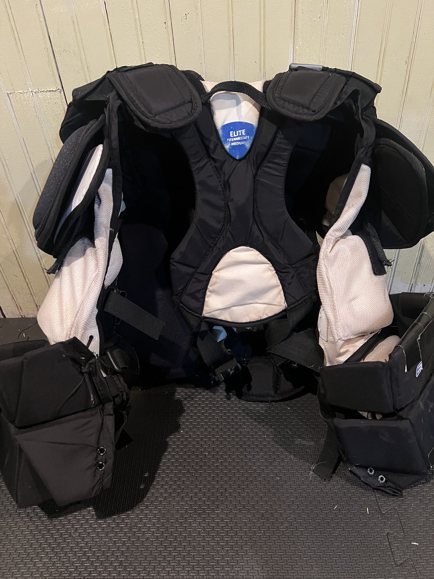 Intermediate Medium Bauer Elite Goalie Chest Protector SidelineSwap