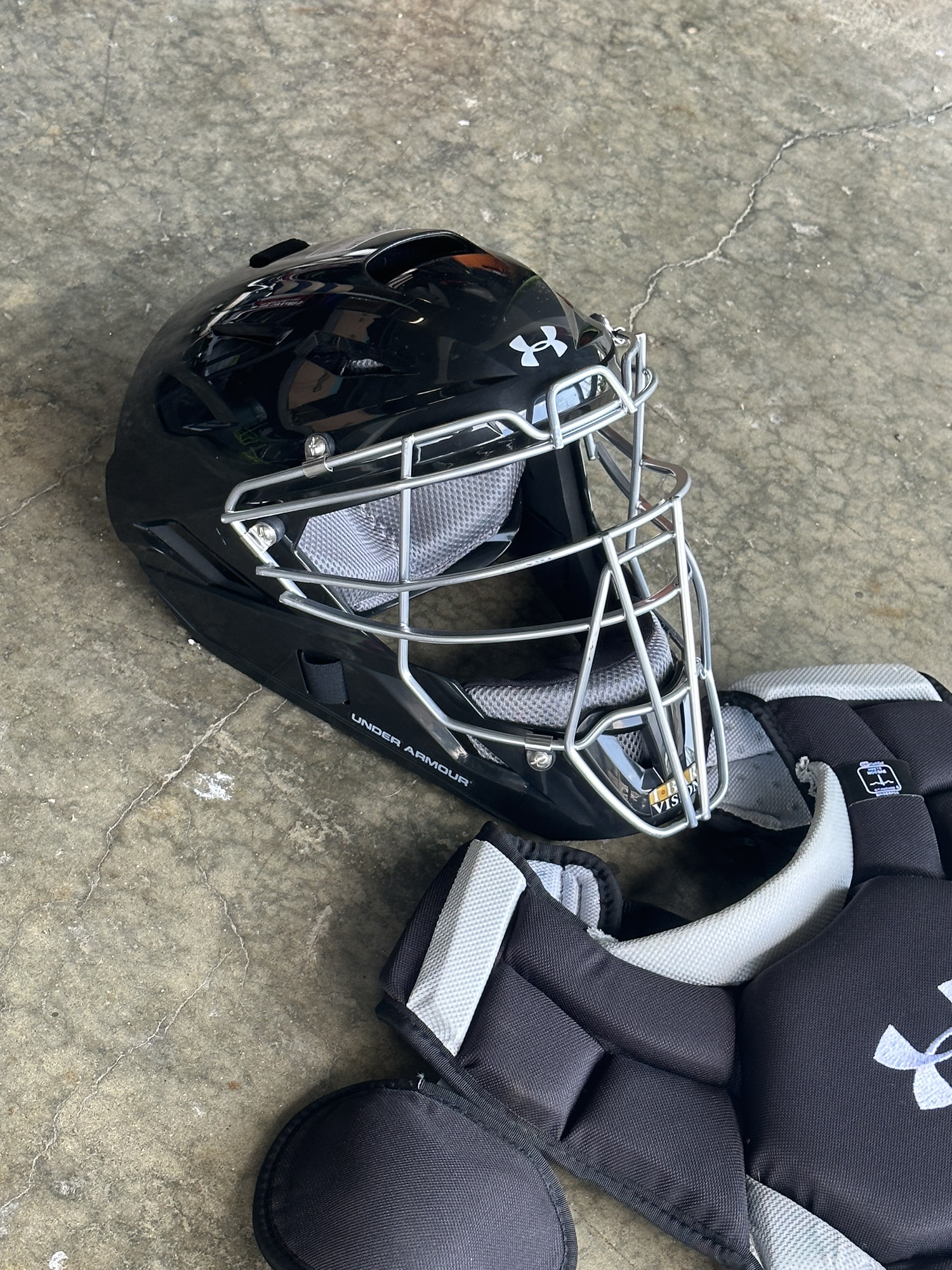 Under Armour Pro Series Catching Gear Black/Grey New SidelineSwap