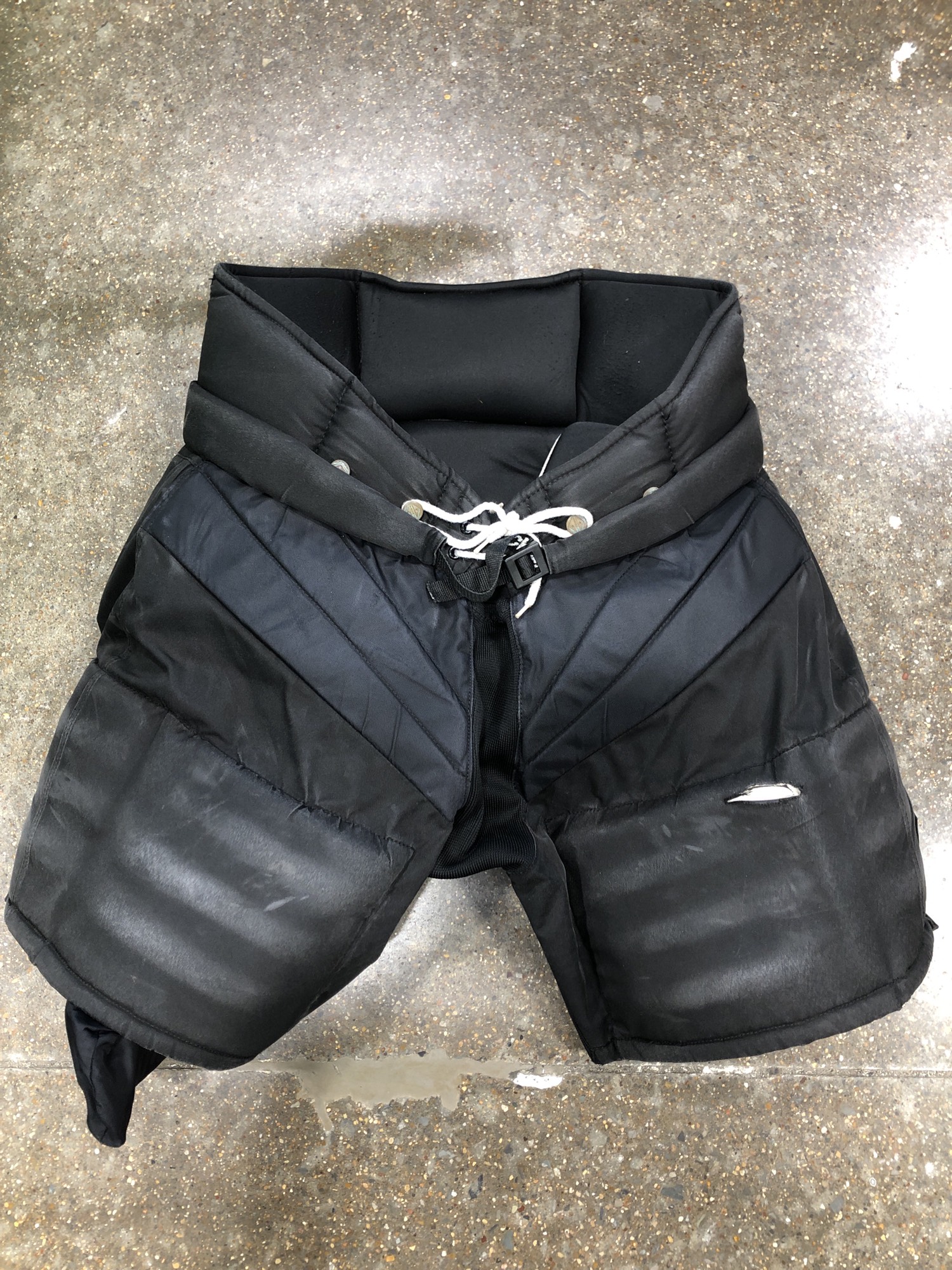 Used Senior Tackla Hockey Goalie Pants (Size Medium) SidelineSwap