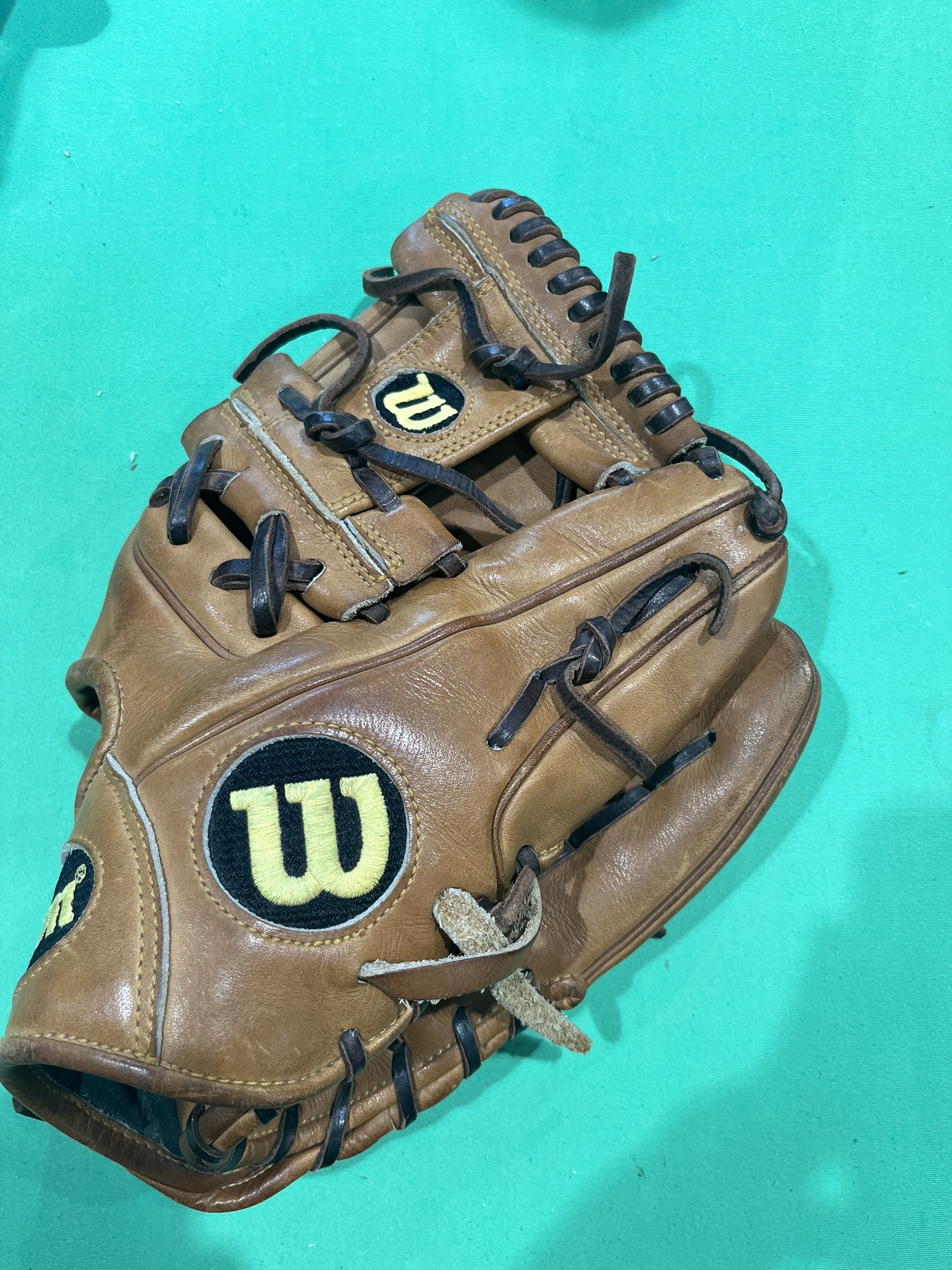 Used Wilson A2000 Right Hand Throw Infield Baseball Glove 11.5