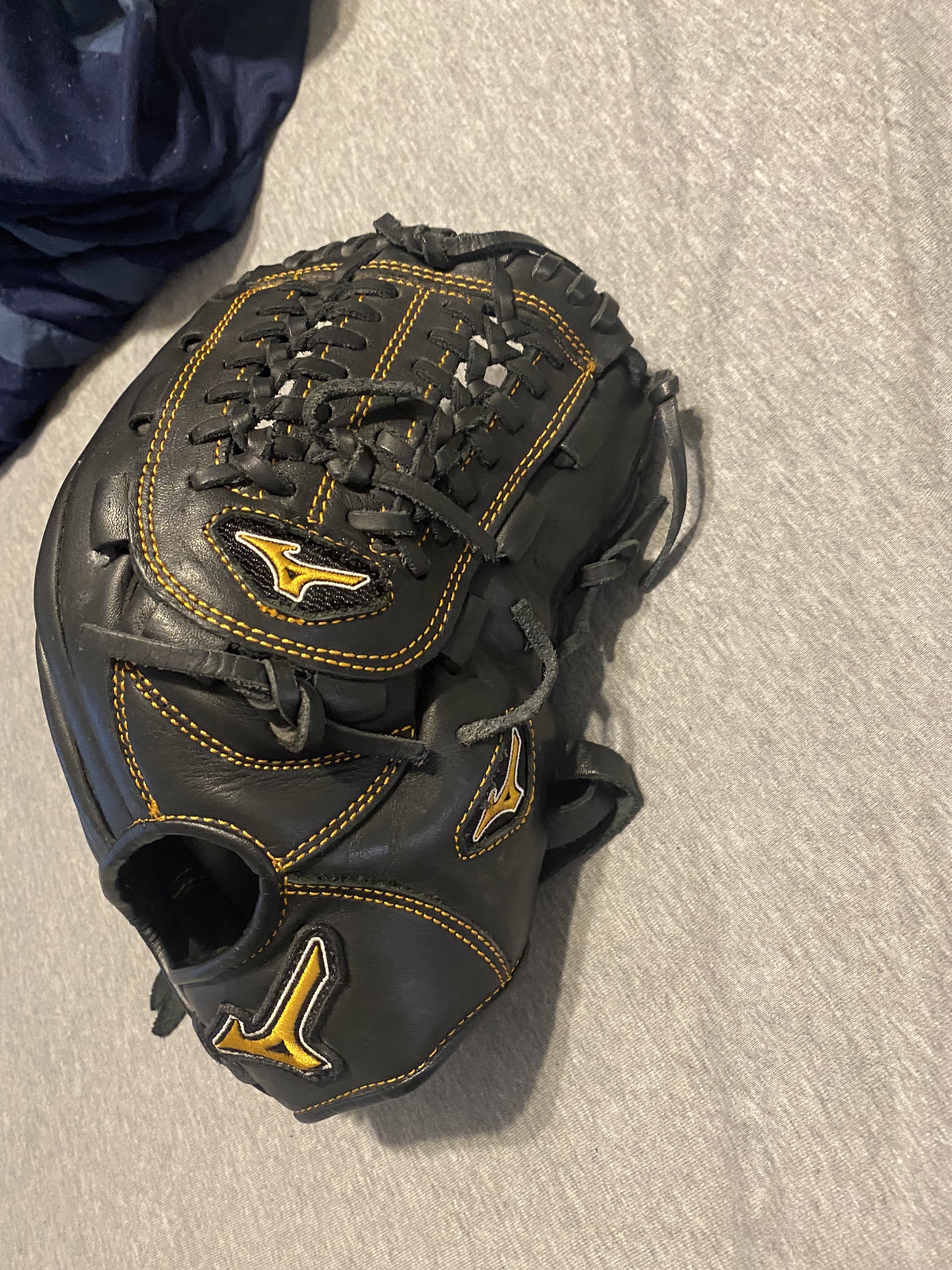 Baseball Pitching glove SidelineSwap