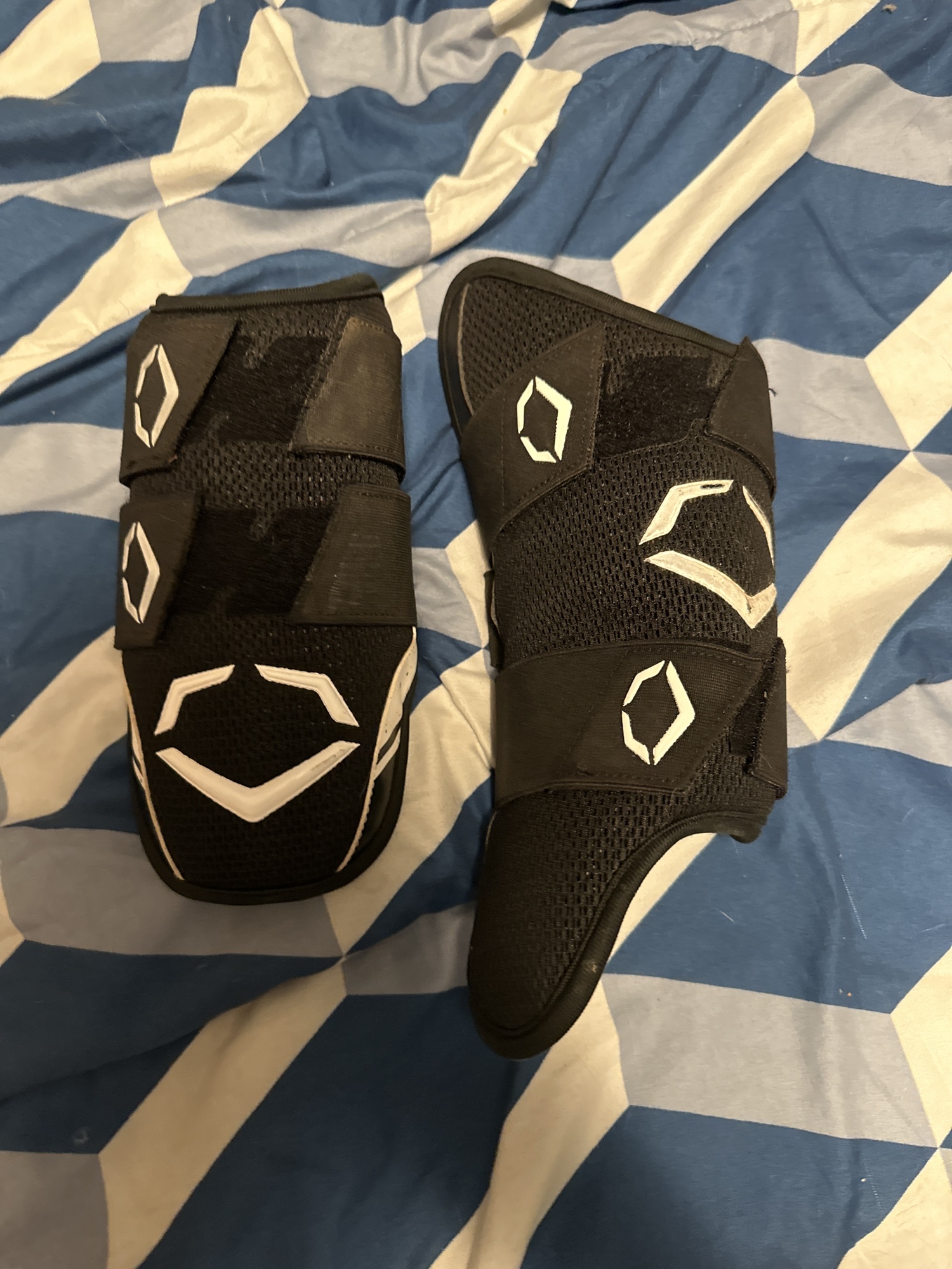Black Used Senior EvoShield Shin Guards Leg guard SidelineSwap