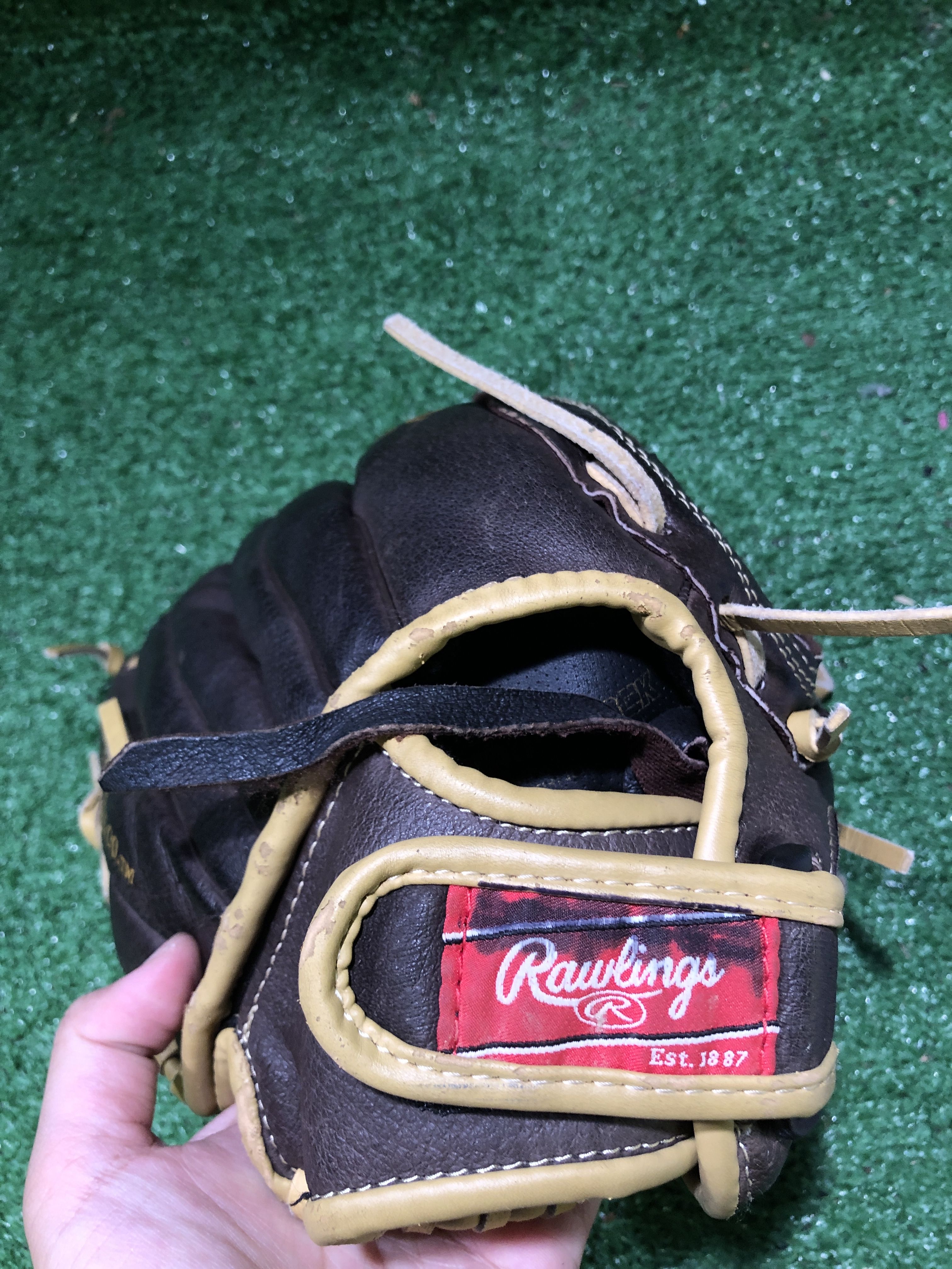 Rawlings H110BRC 11" Baseball Glove (RHT) SidelineSwap