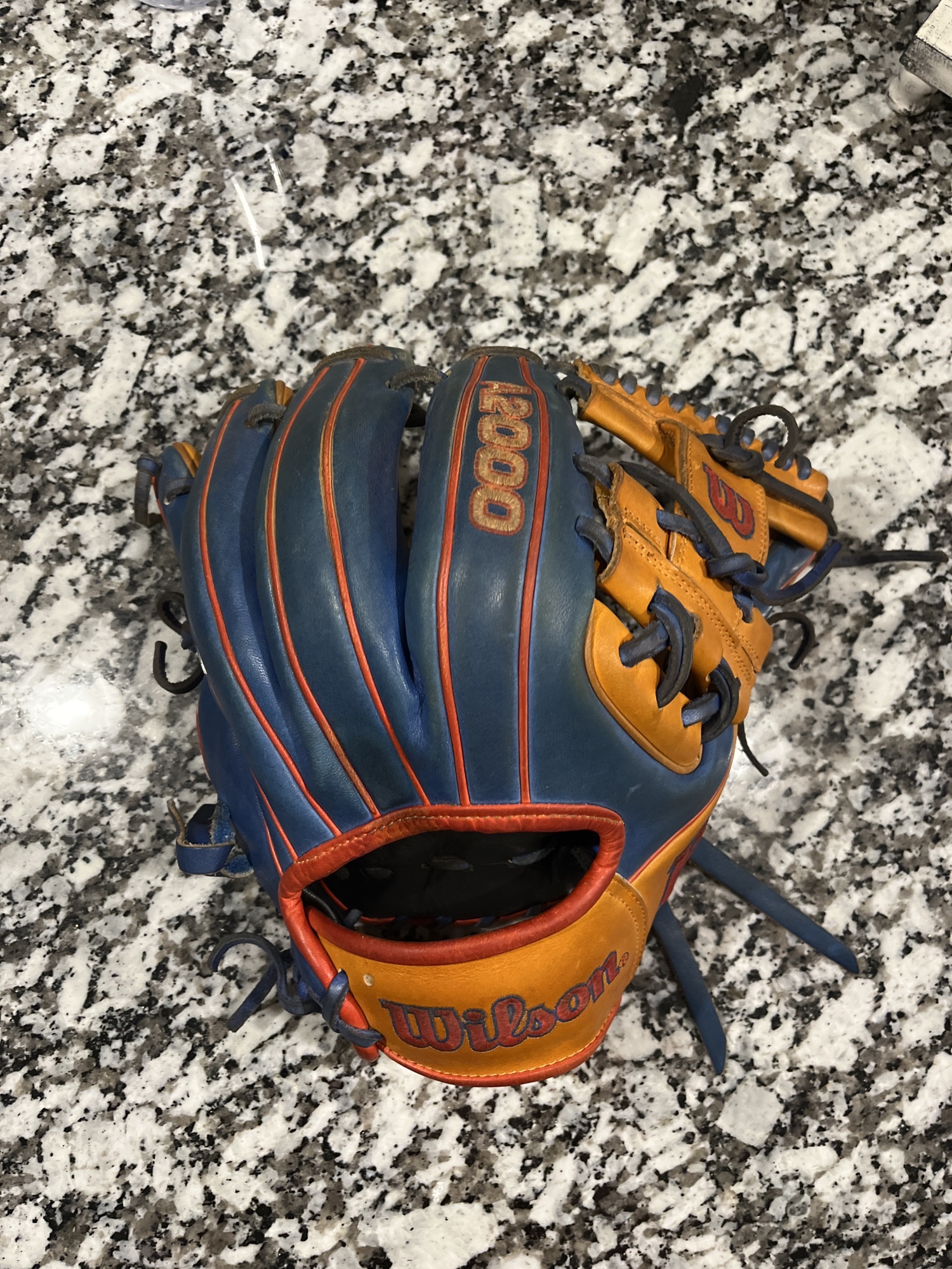 Used Infield 11.5" A2000 Baseball Glove Exclusive Series SidelineSwap