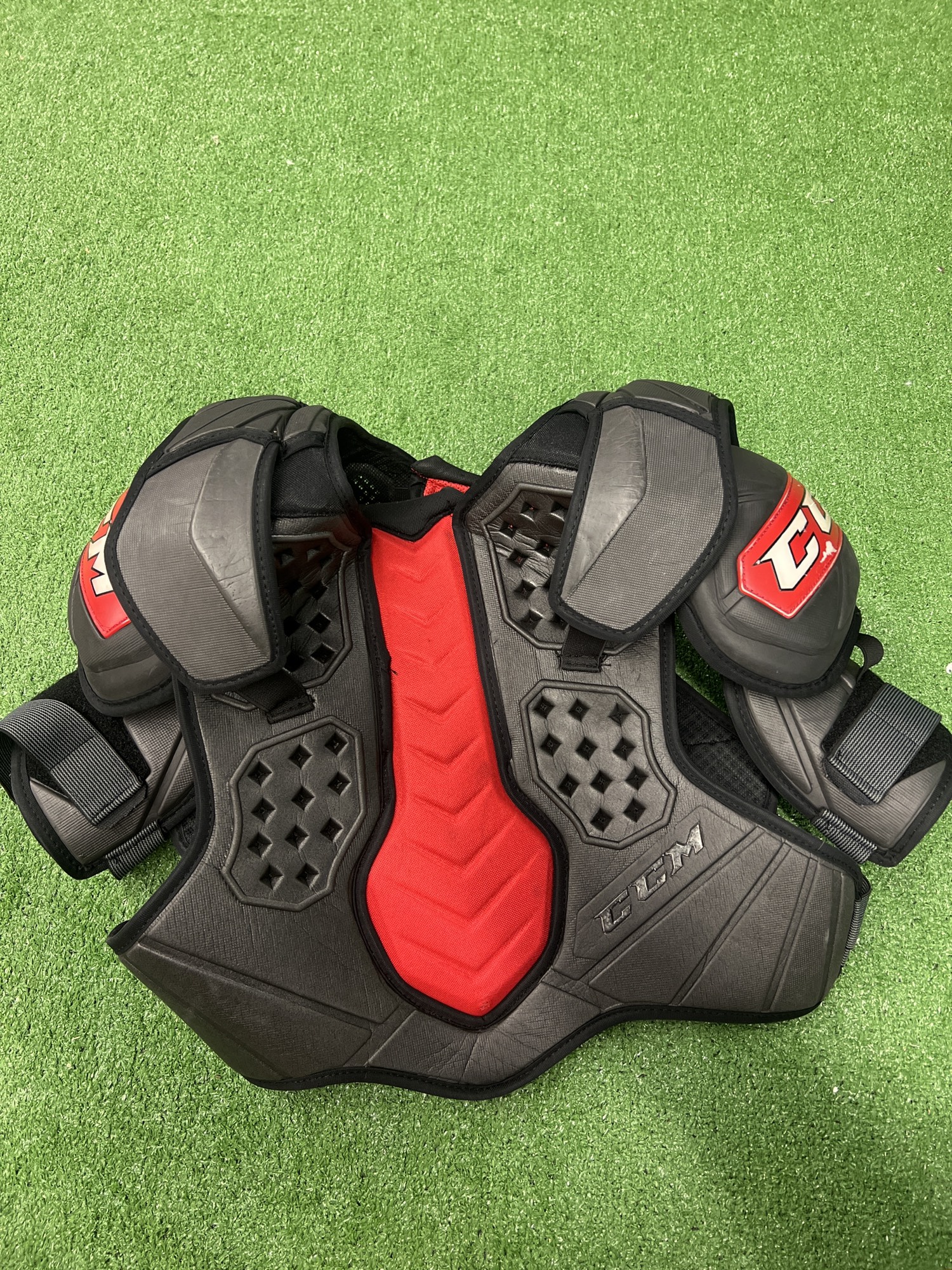 Senior Used Large CCM QuickLite Shoulder Pads SidelineSwap