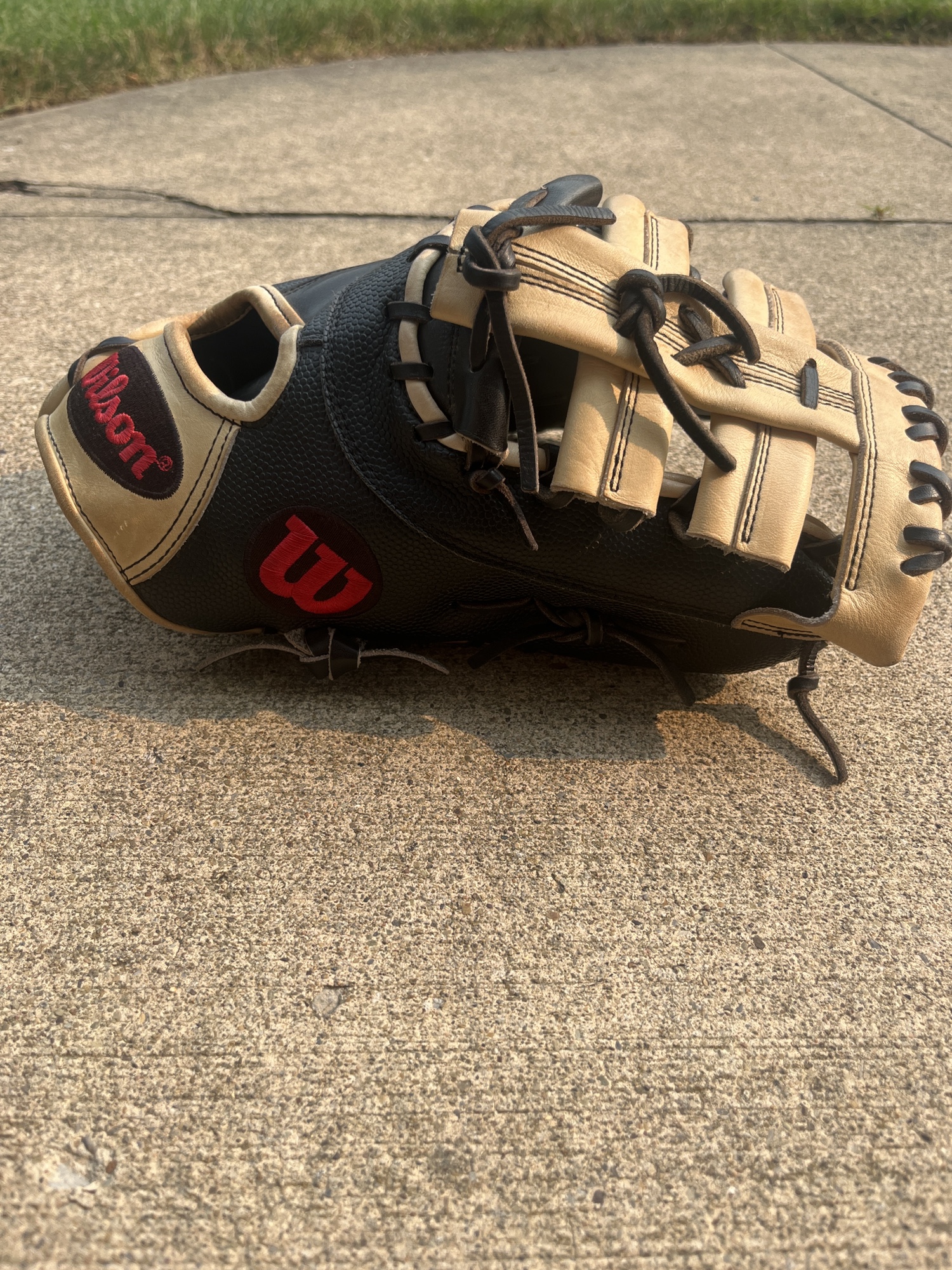Wilson A2000 Series 12.5" First Base Mitt (2020) SidelineSwap