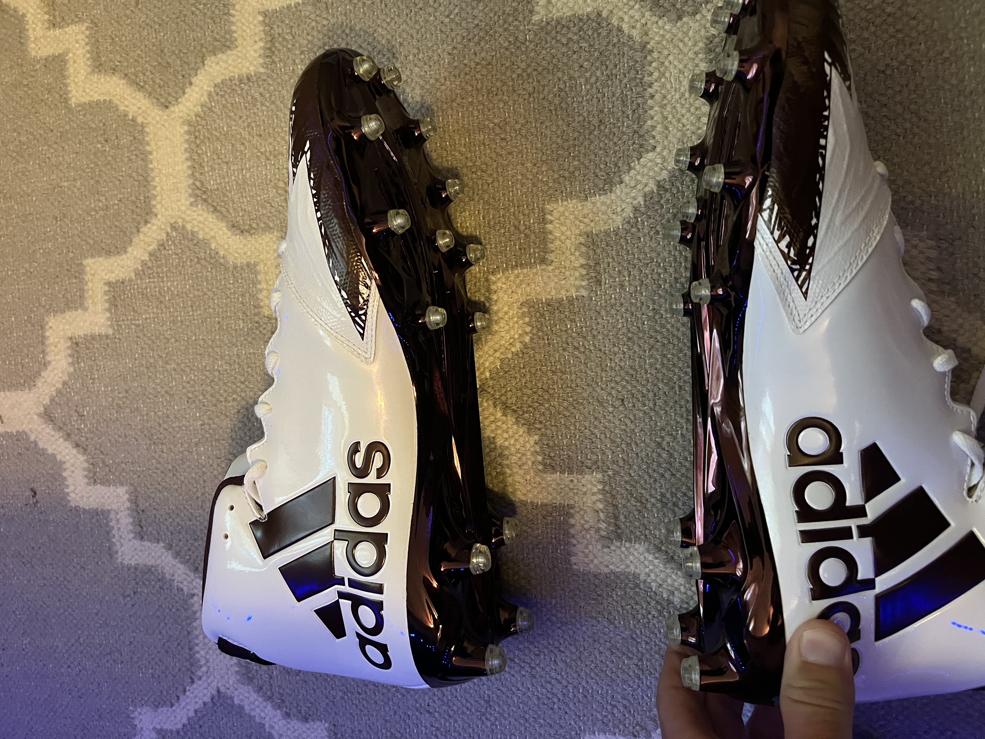 freak mid molded cleats