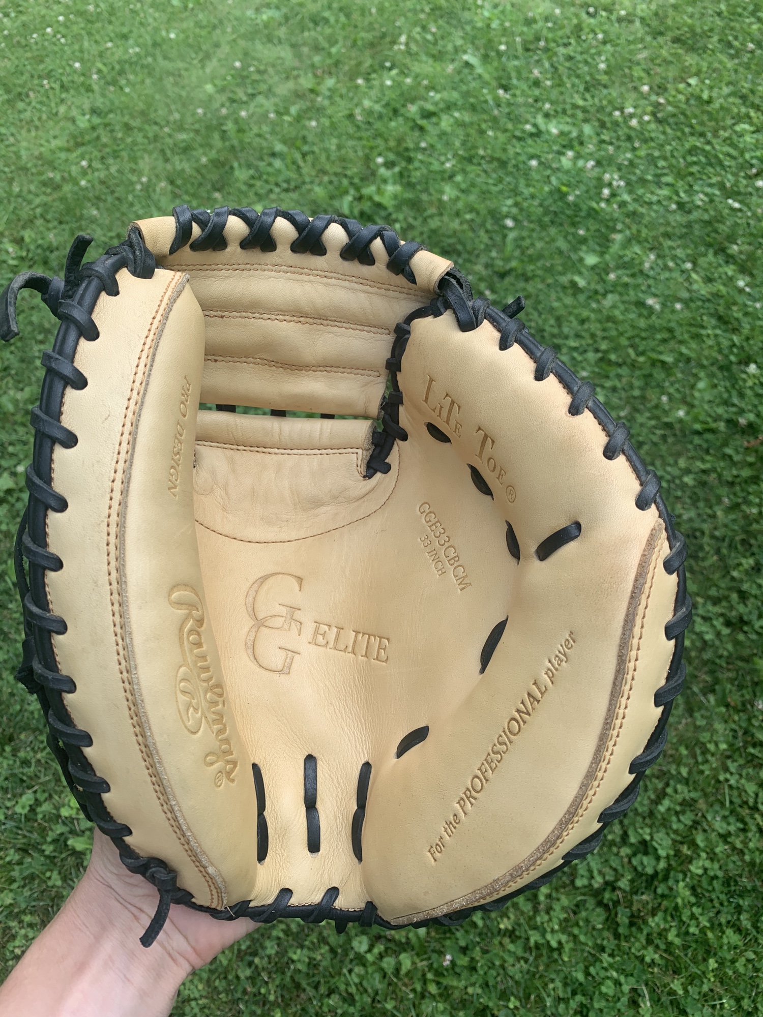 LIKE NEW Rawlings Gold Glove Elite Catcher’s Mitt 33” RHT SidelineSwap