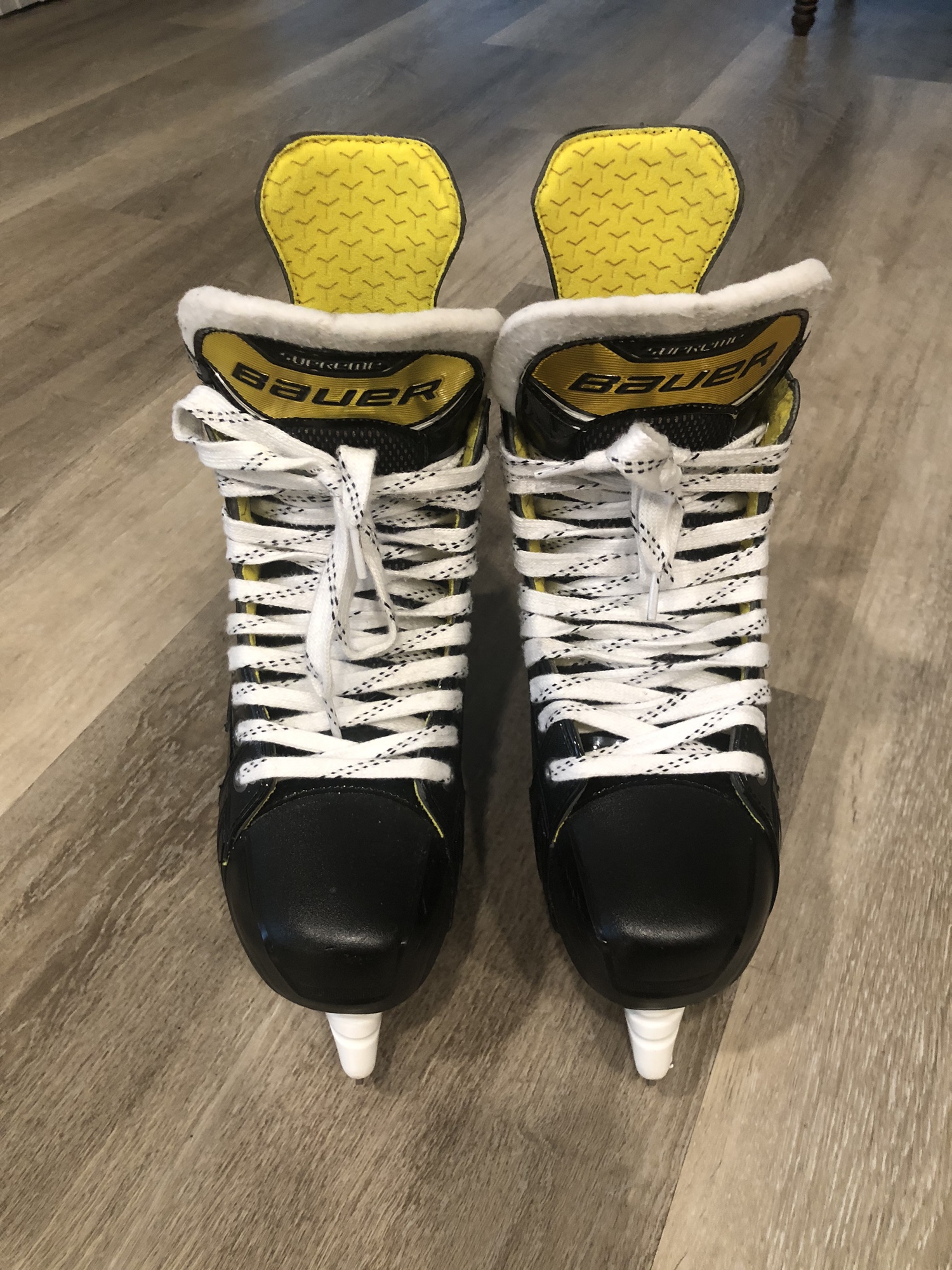 Used Bauer Regular Width Size 8 Supreme S37 Hockey Skates SidelineSwap