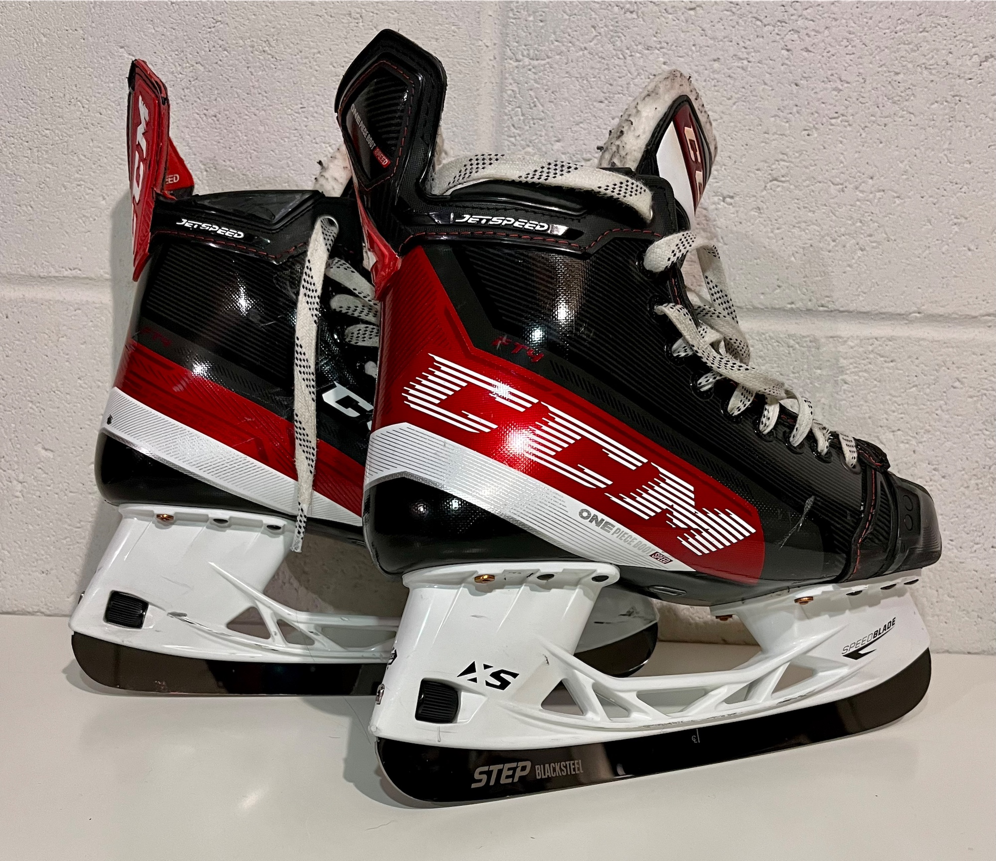 CCM Jetspeed FT4 Senior Ice Hockey Skates Senior SZ8 Regular w/ Extras