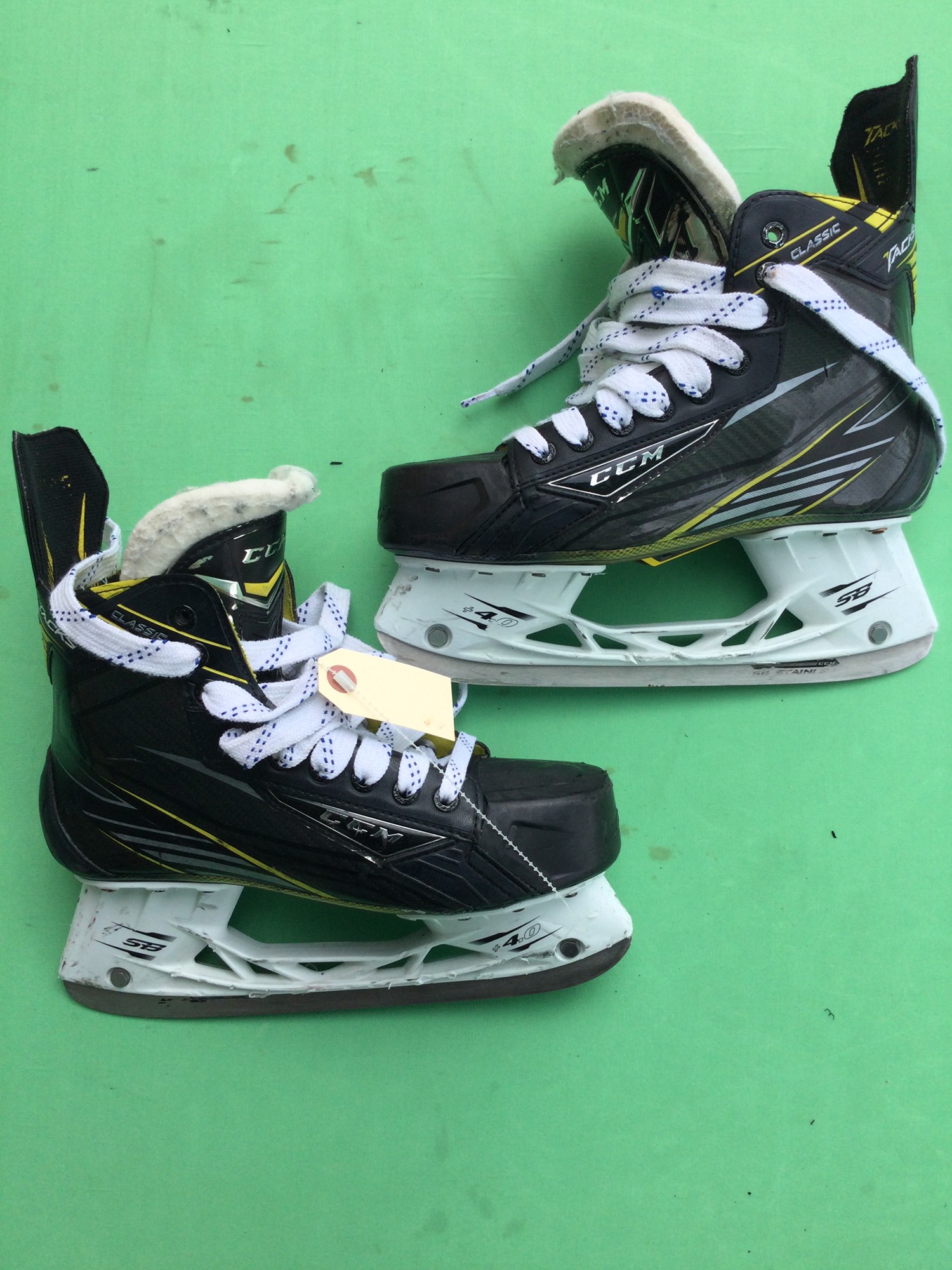 Senior Used ccm Tacks Classic Hockey Skates D&R (Regular) 7.5