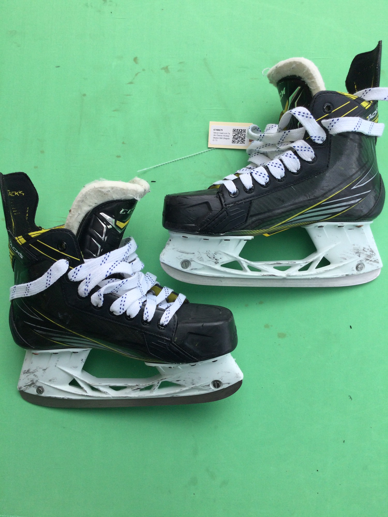 Senior Used ccm Tacks Classic Hockey Skates D&R (Regular) 7.5