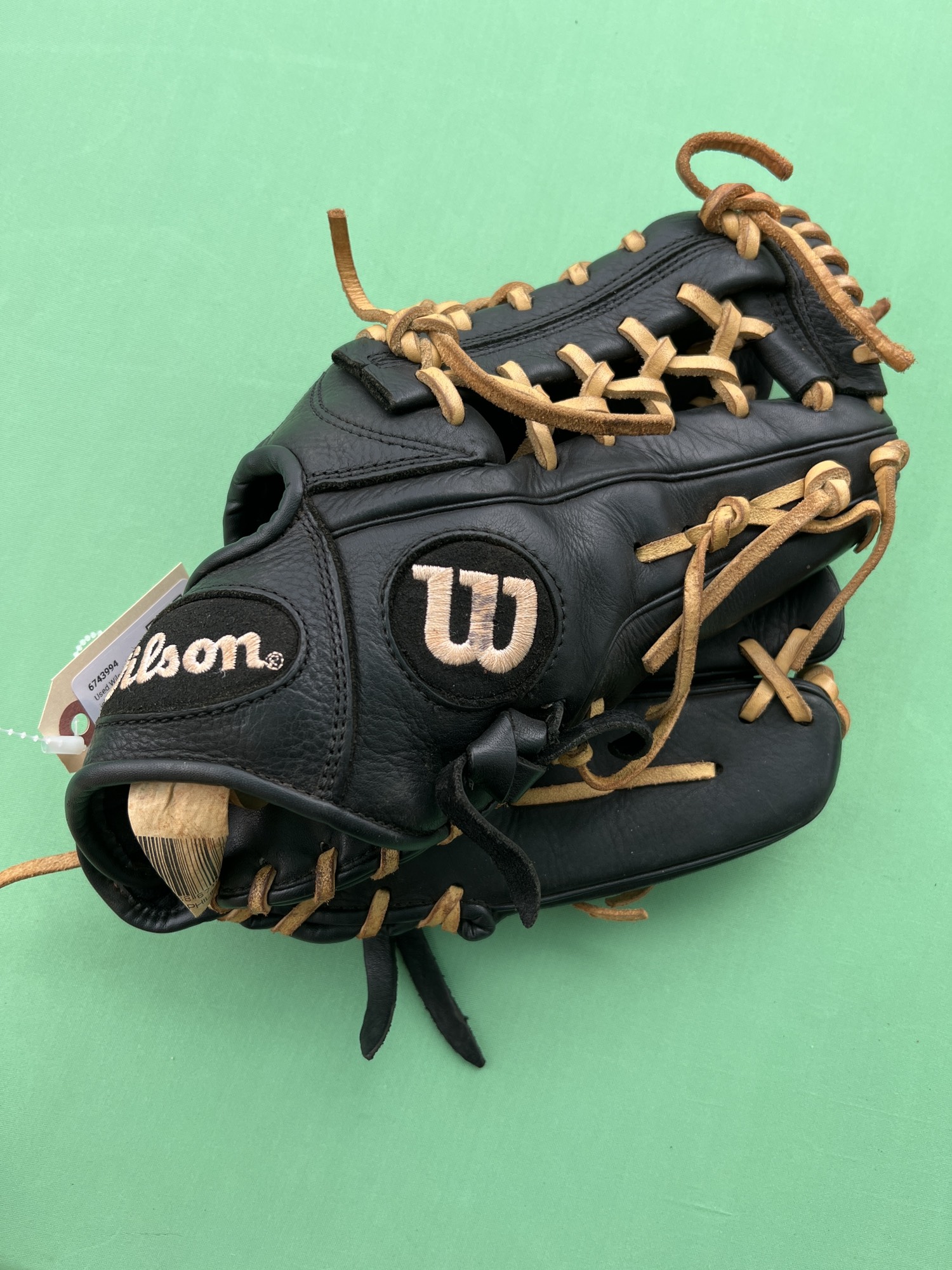 Used Wilson A950 Right Hand Throw Infield Baseball Glove 11.75
