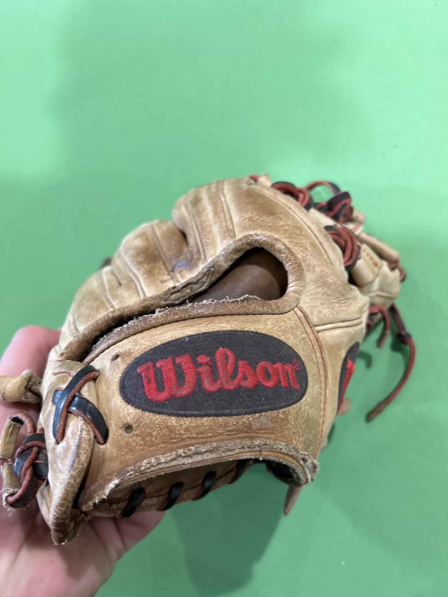 Used Wilson A2000 1786 Right Hand Throw Infield Baseball Glove 11.5