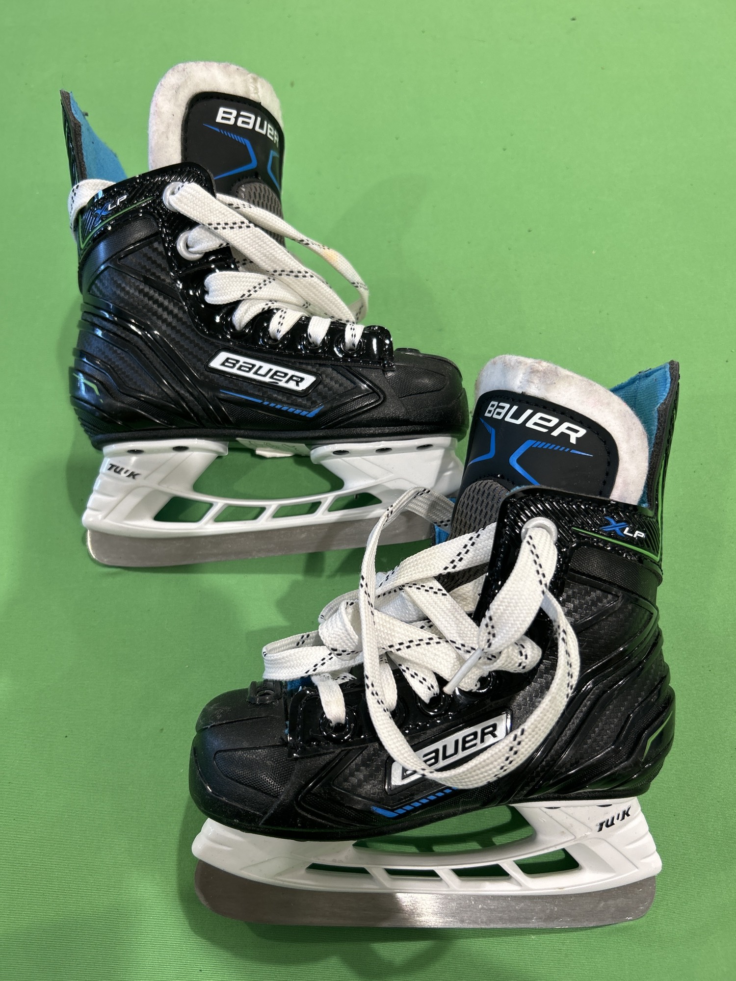 Youth Used Bauer XLP Hockey Skates D&R (Regular) 8.0 SidelineSwap