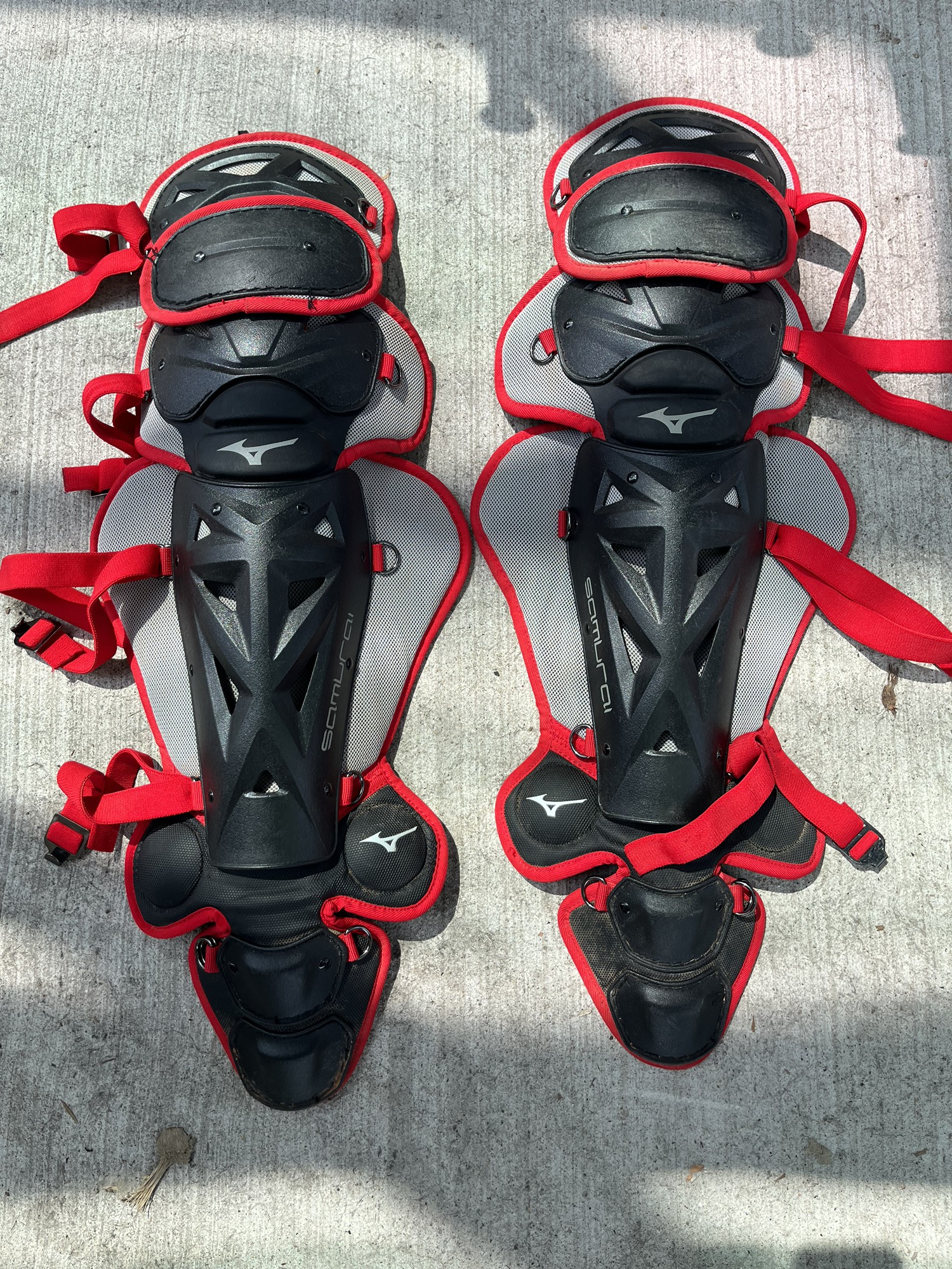 Used Mizuno Samurai Catcher's Leg Guard SidelineSwap