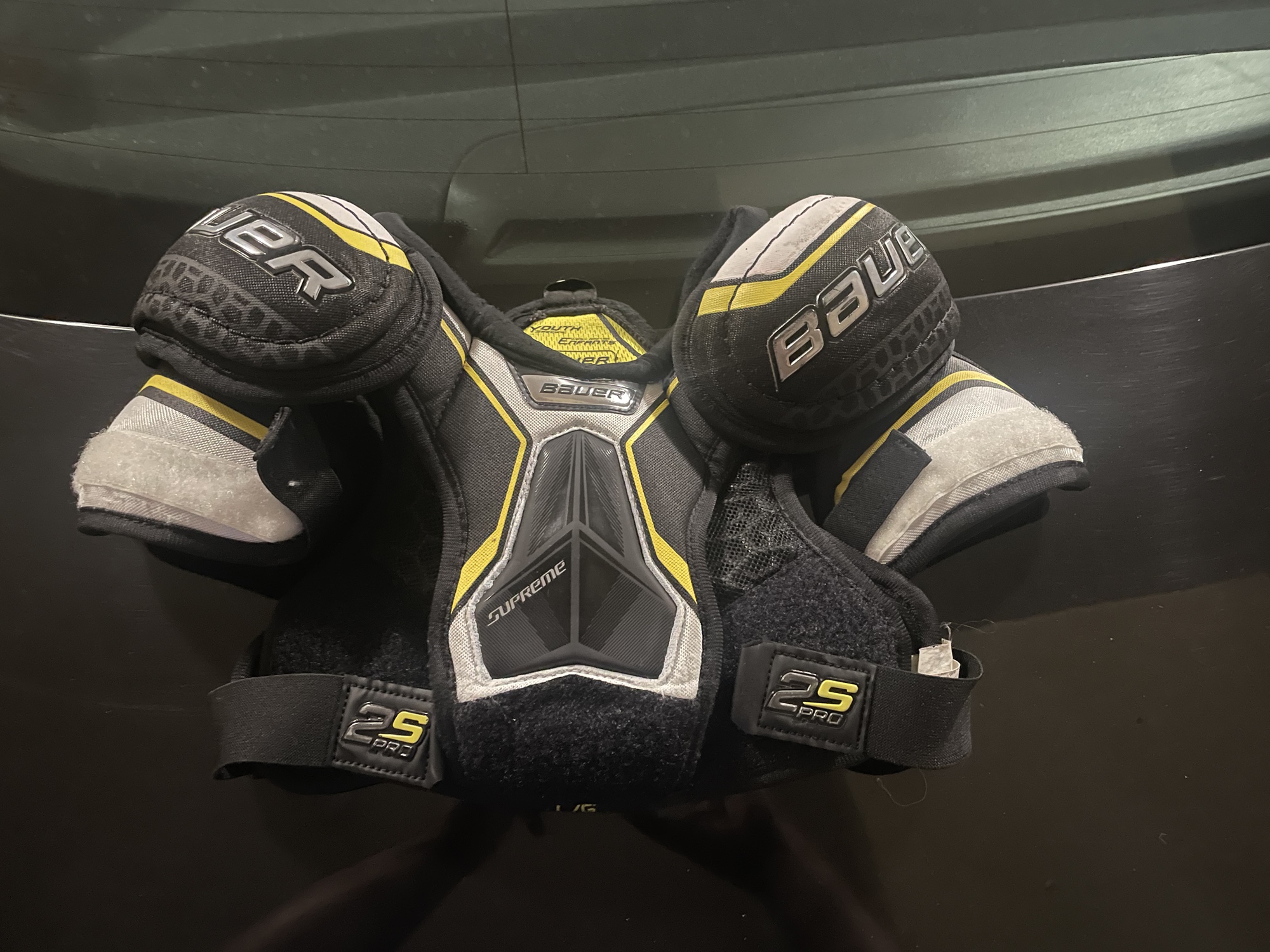 Youth Large Bauer 2s Pro Shoulder Pads SidelineSwap