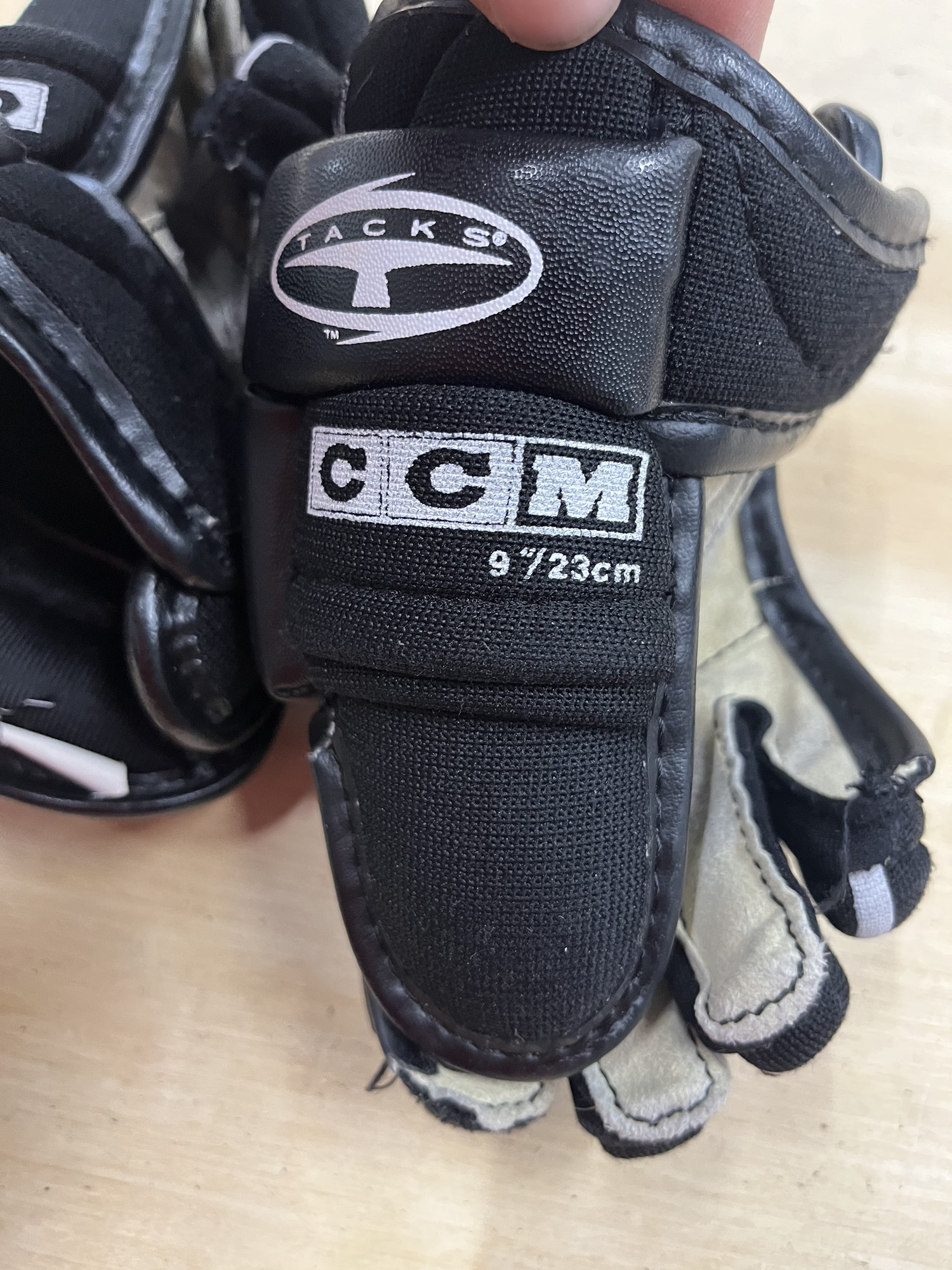 Used CCM Tacks 492 Gloves 9" SidelineSwap