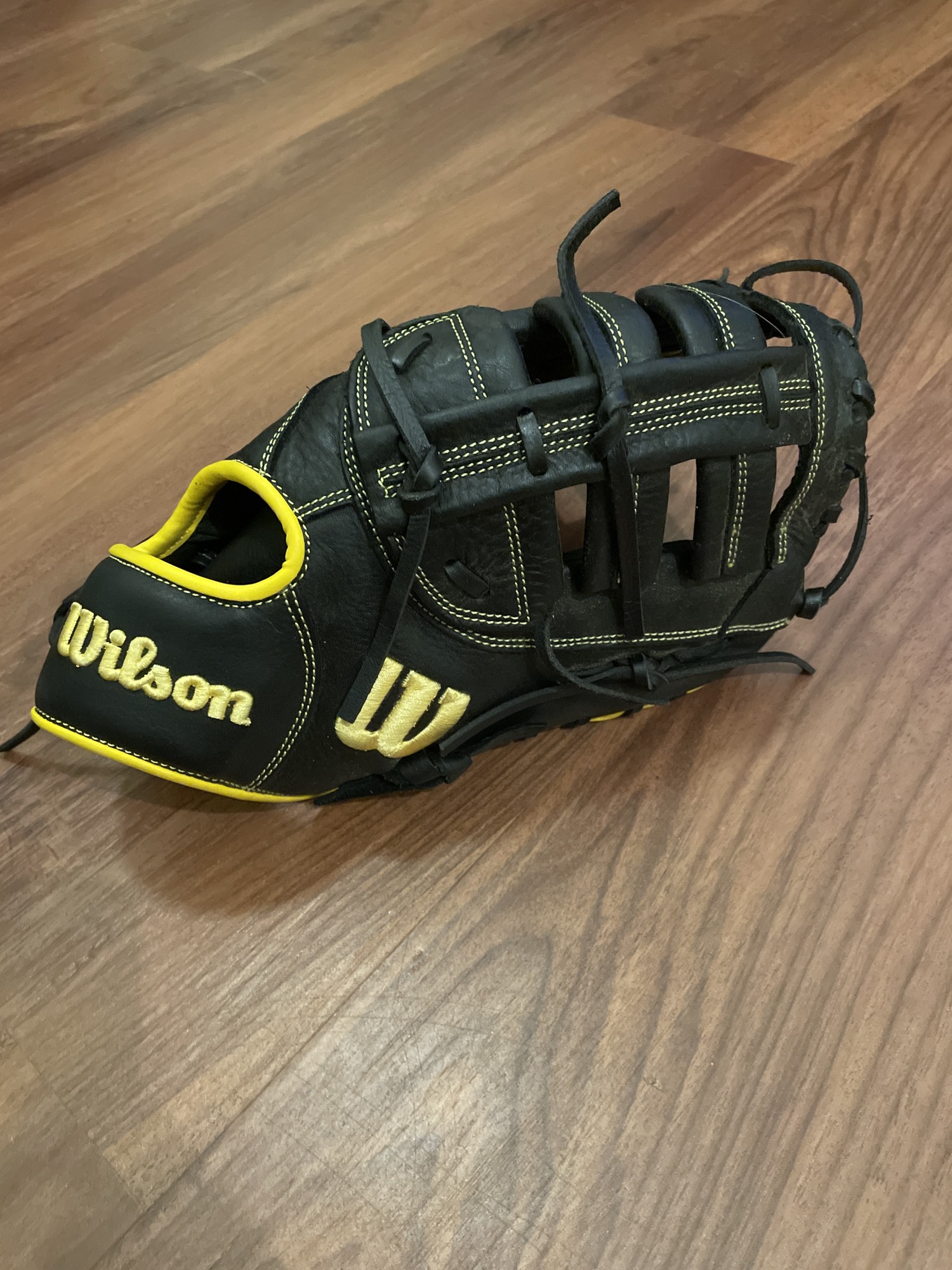 Used Wilson A950 Right Hand Throw First Base Baseball Glove 12