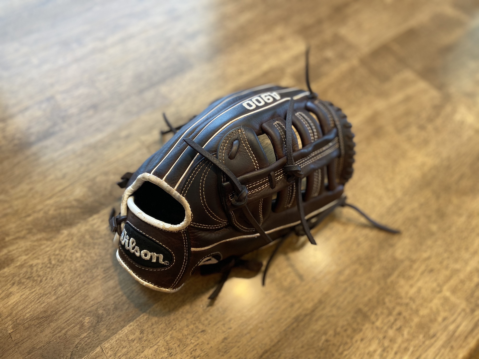 Restored Wilson Right Hand Throw Outfield A900 Baseball Glove 12.5