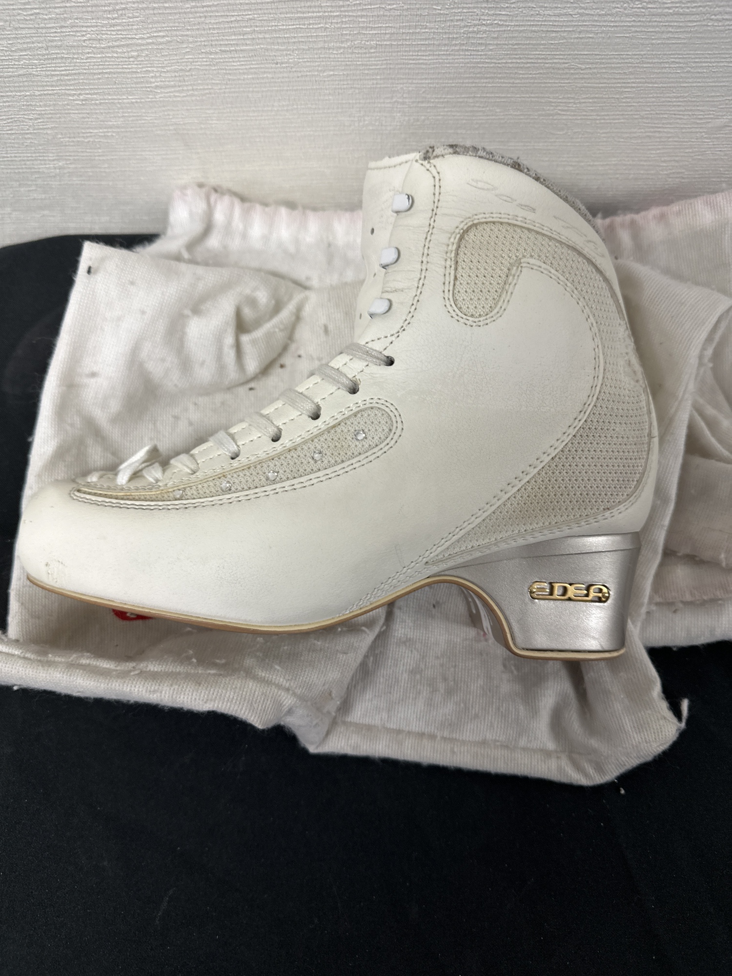 Used EDEA Ice Fly figure Skates 255 B SidelineSwap