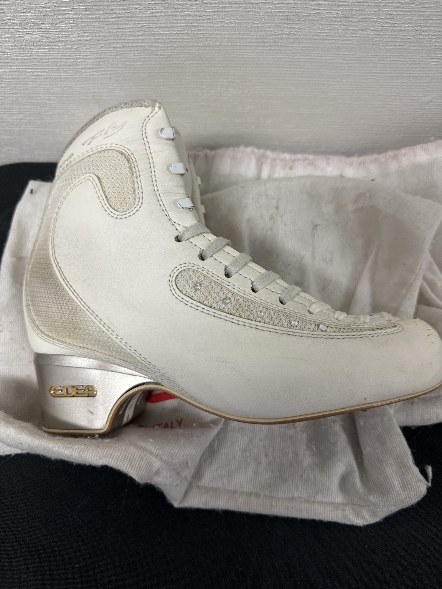 Used EDEA Ice Fly figure Skates 255 B SidelineSwap
