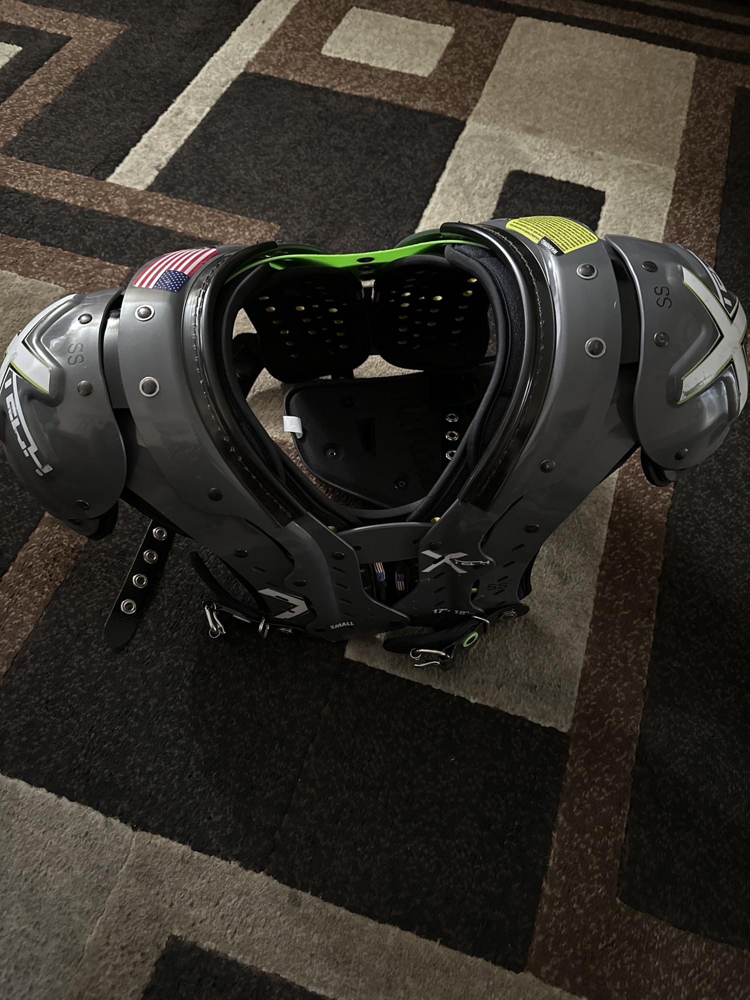 LikeNew Small Xtech Super Skill Shoulder Pads SidelineSwap