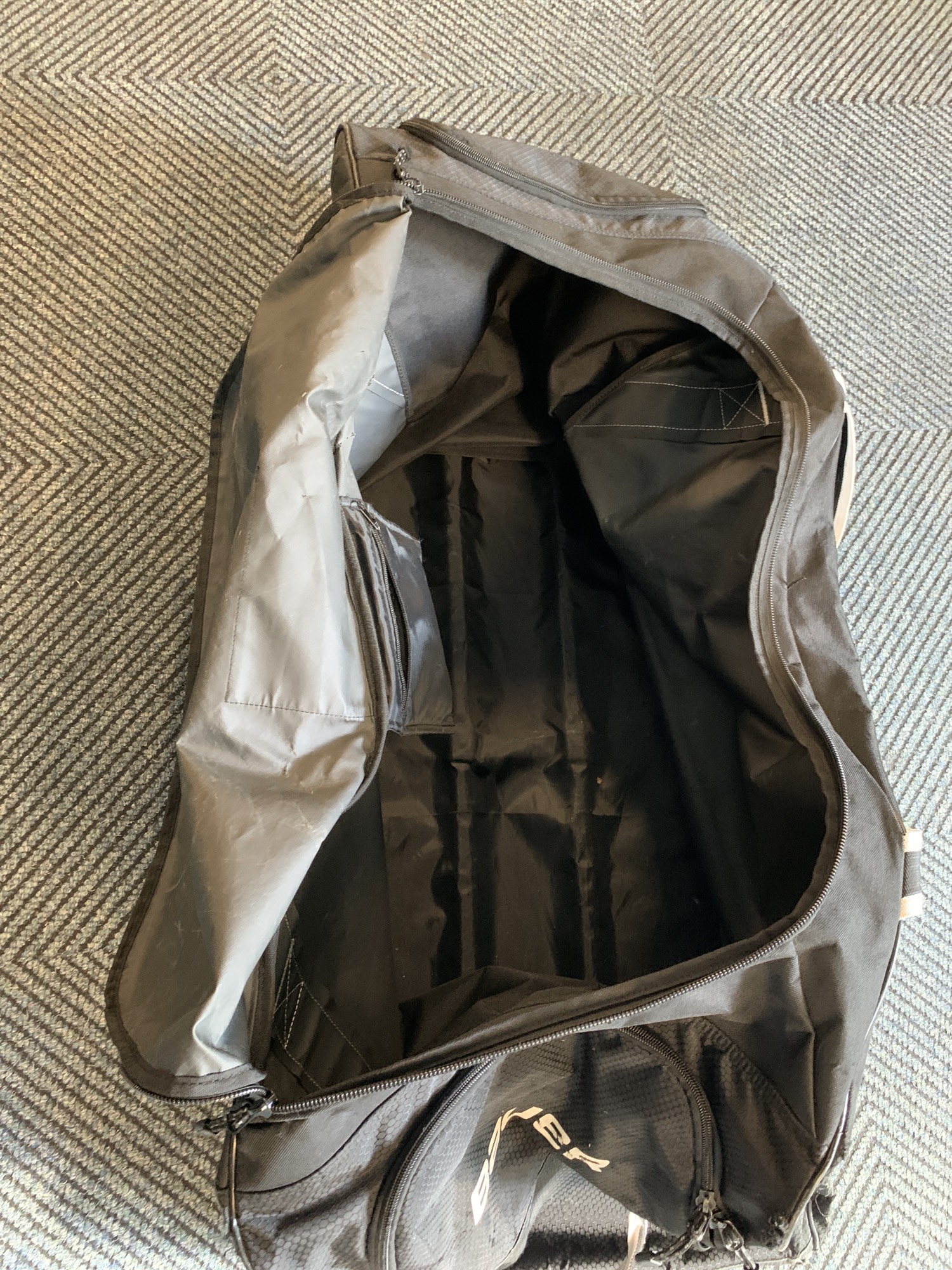 Used Bauer 850 Wheeled Hockey Duffle Bag SidelineSwap