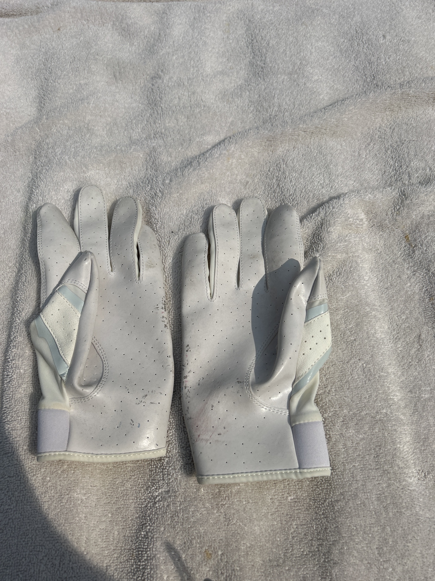 White Adult XL Cutters Rev 3.0 Gloves SidelineSwap