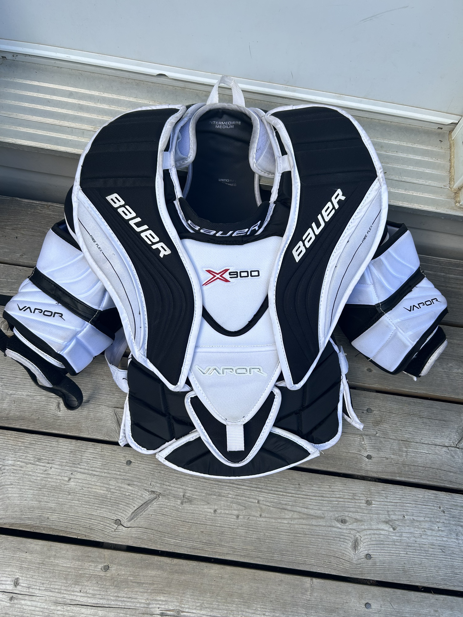 Bauer Vapor X900 Goalie Chest Protector SidelineSwap