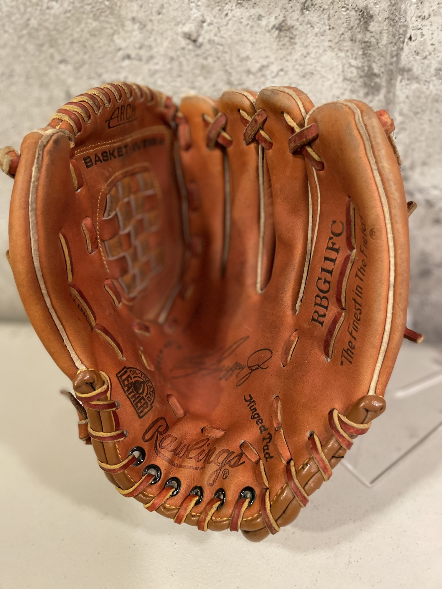 Rawlings RBG11 RHT Griffey baseball glove SidelineSwap
