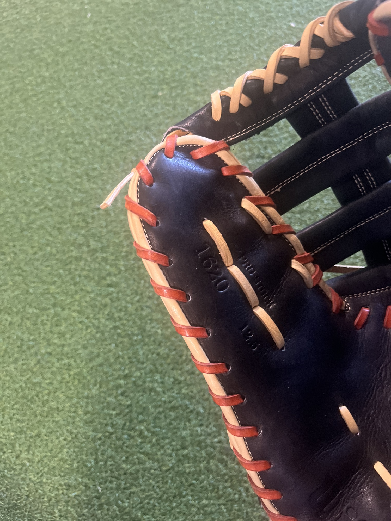 Wilson A2000 First Base 12.5" A2000 Baseball Glove SidelineSwap