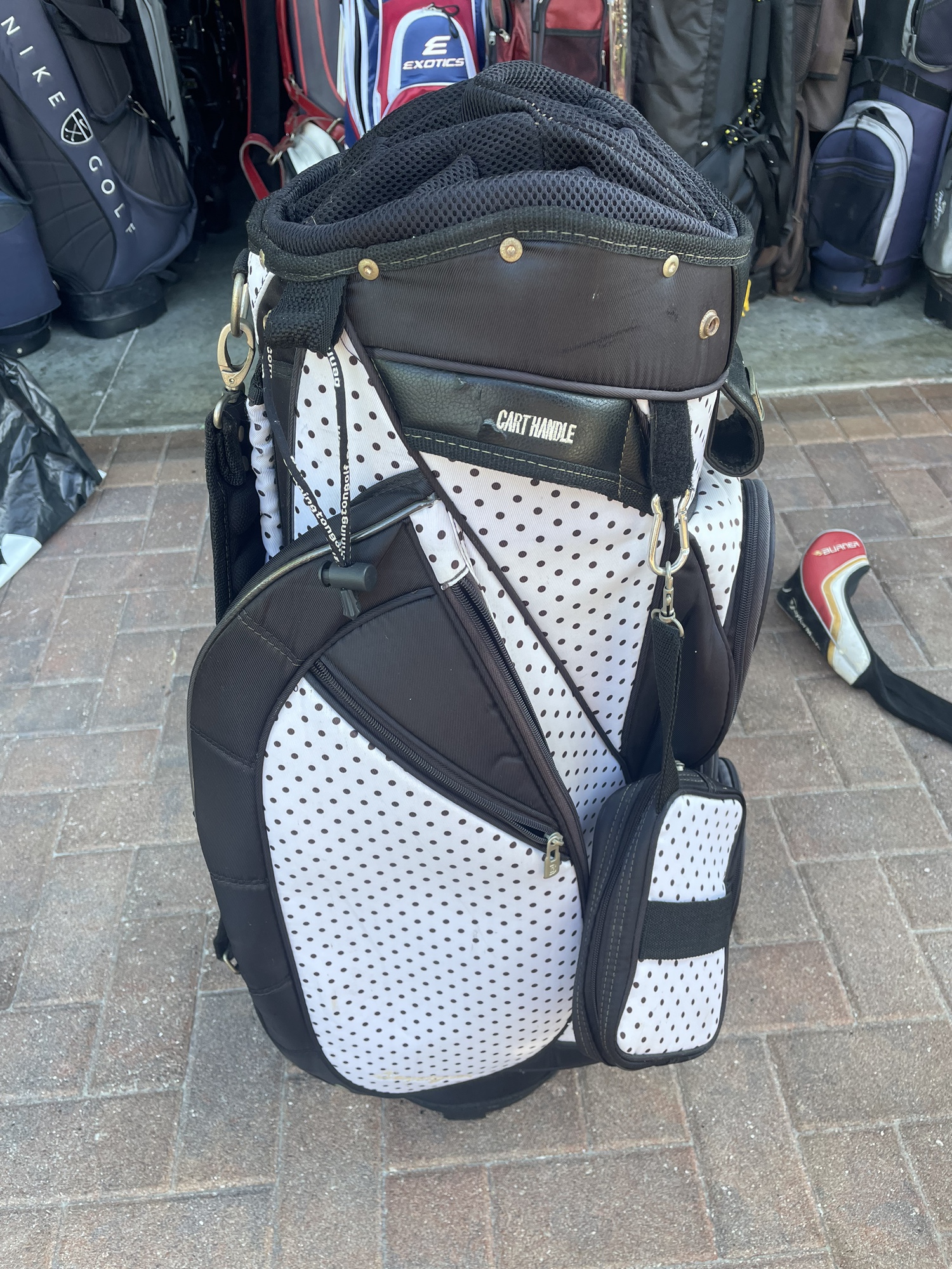 Woman’s golf bag by Bennington , shoulder strap and extra accessory bag