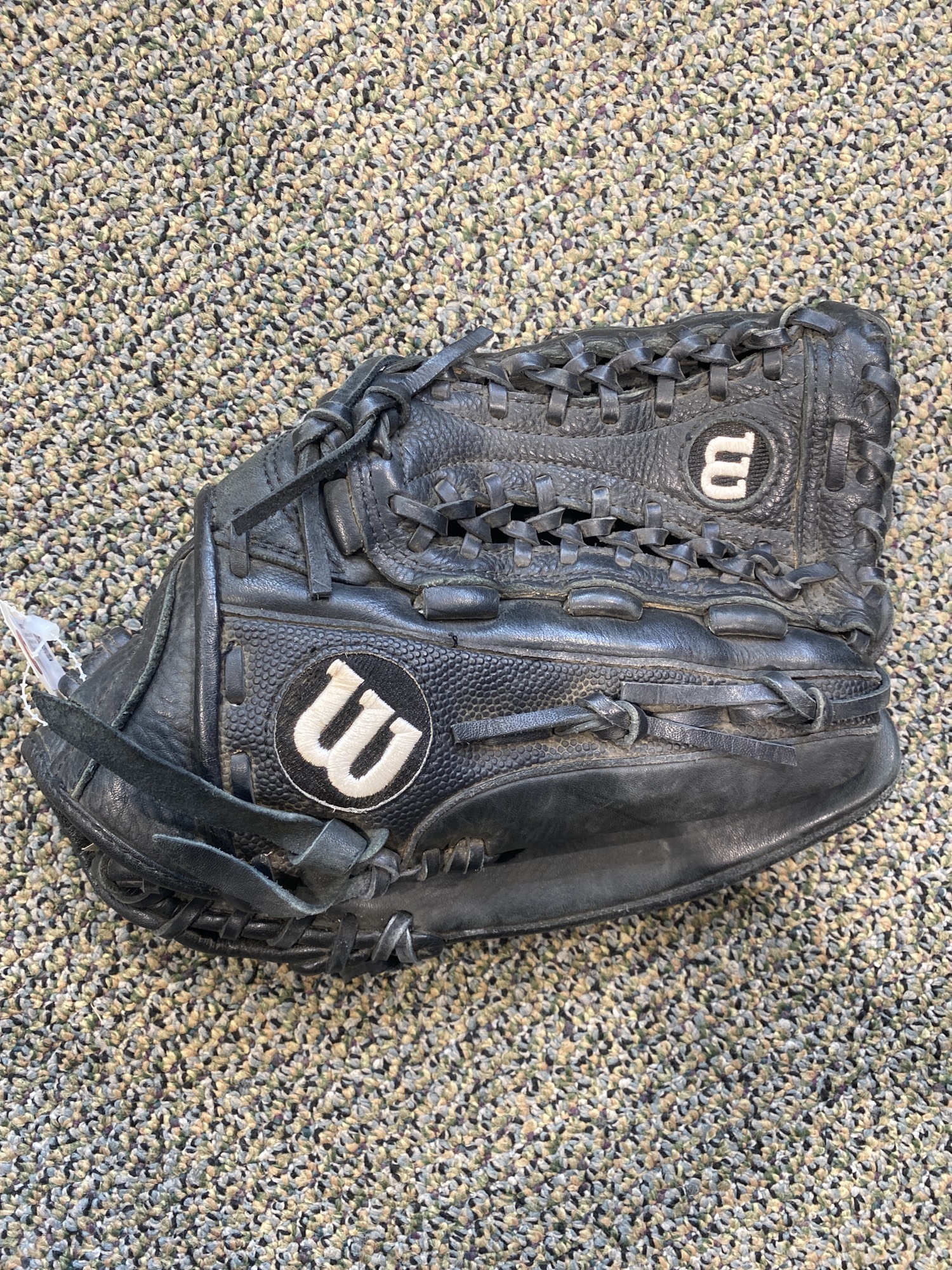 Used Wilson A1000 Right Hand Throw Baseball Glove 12.5" SidelineSwap