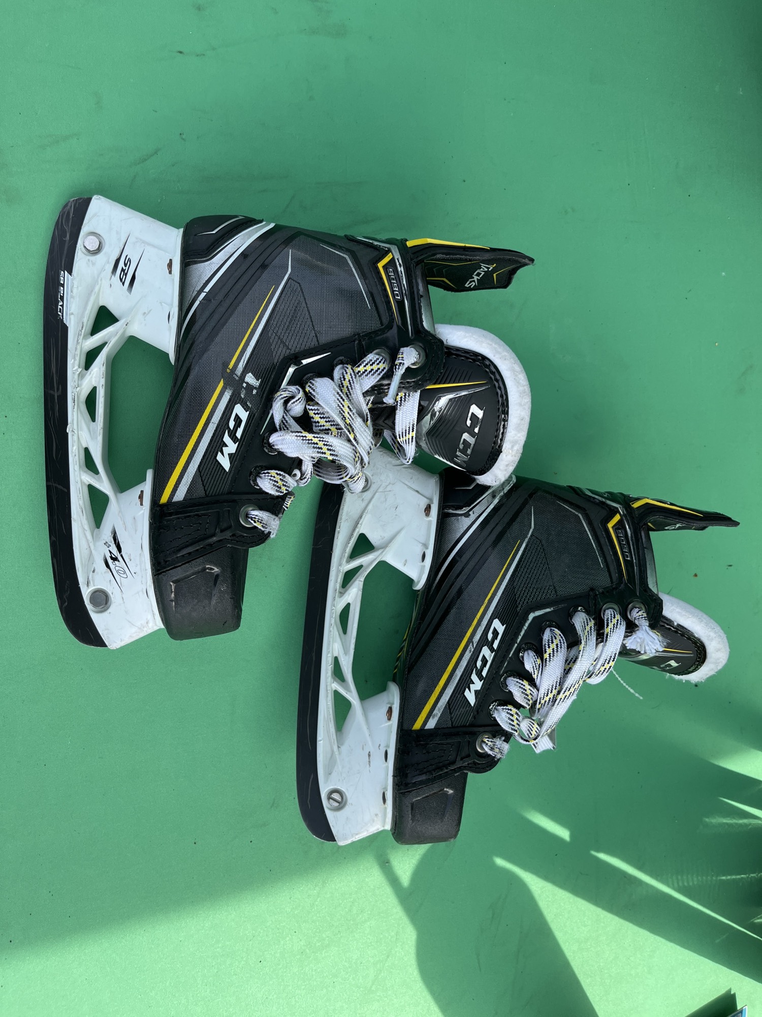 Junior Used CCM Tacks 9090 Hockey Skates D&R (Regular) 2.0 SidelineSwap