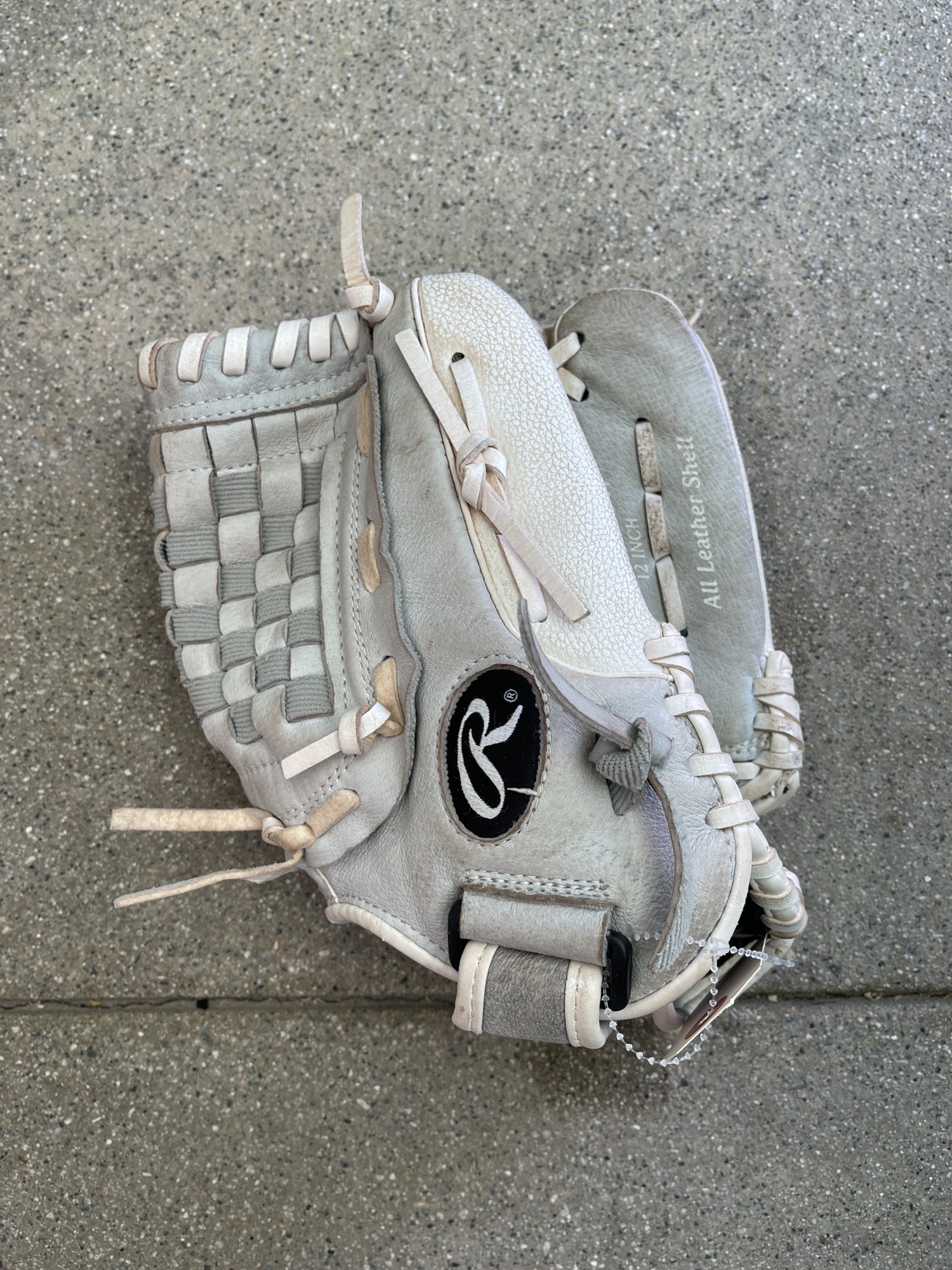 Used Rawlings Right Hand Throw Pitcher Softball Glove 12" SidelineSwap