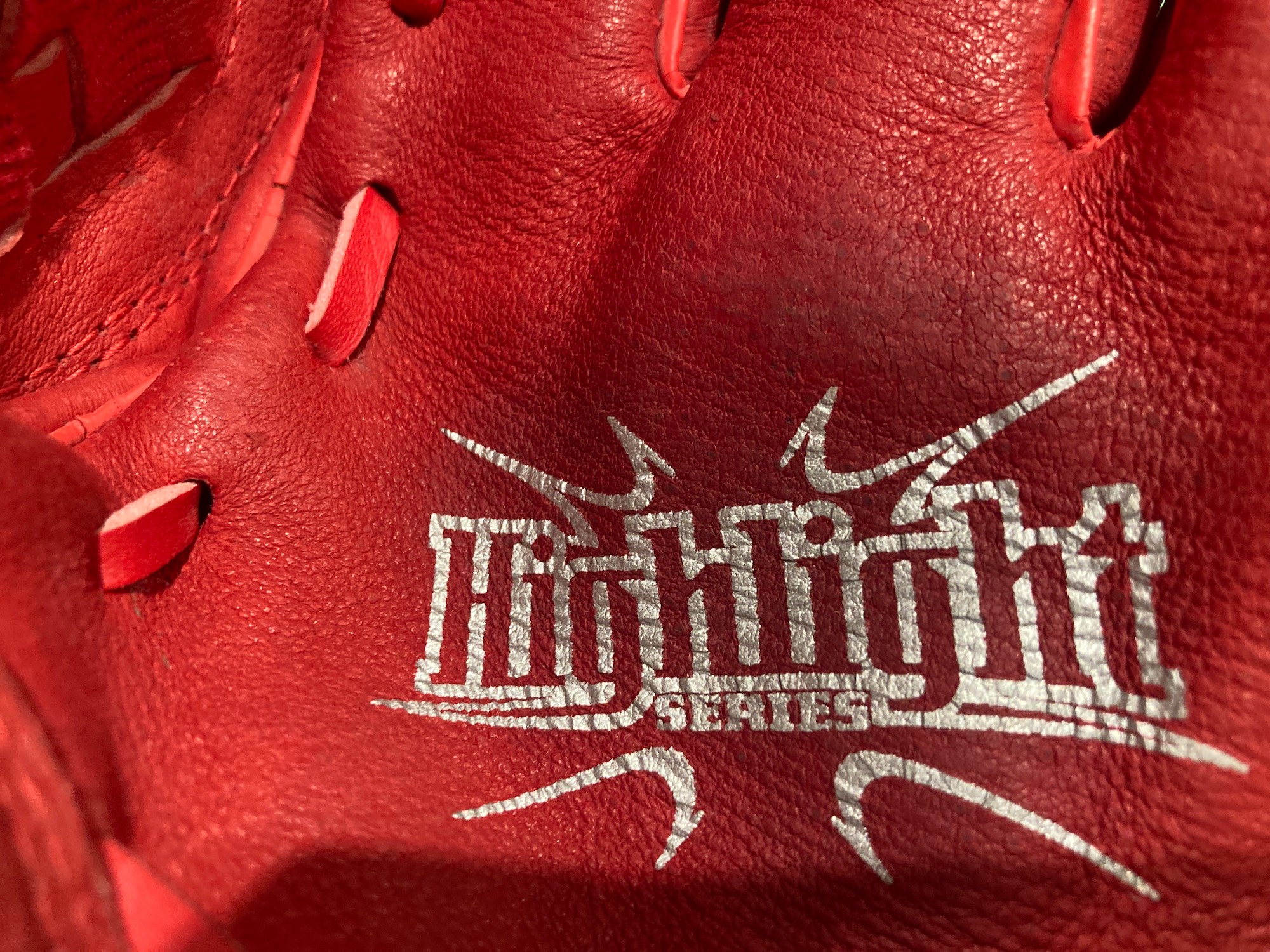 Used Rawlings Highlight Series Right Hand Throw Baseball Glove 10.5