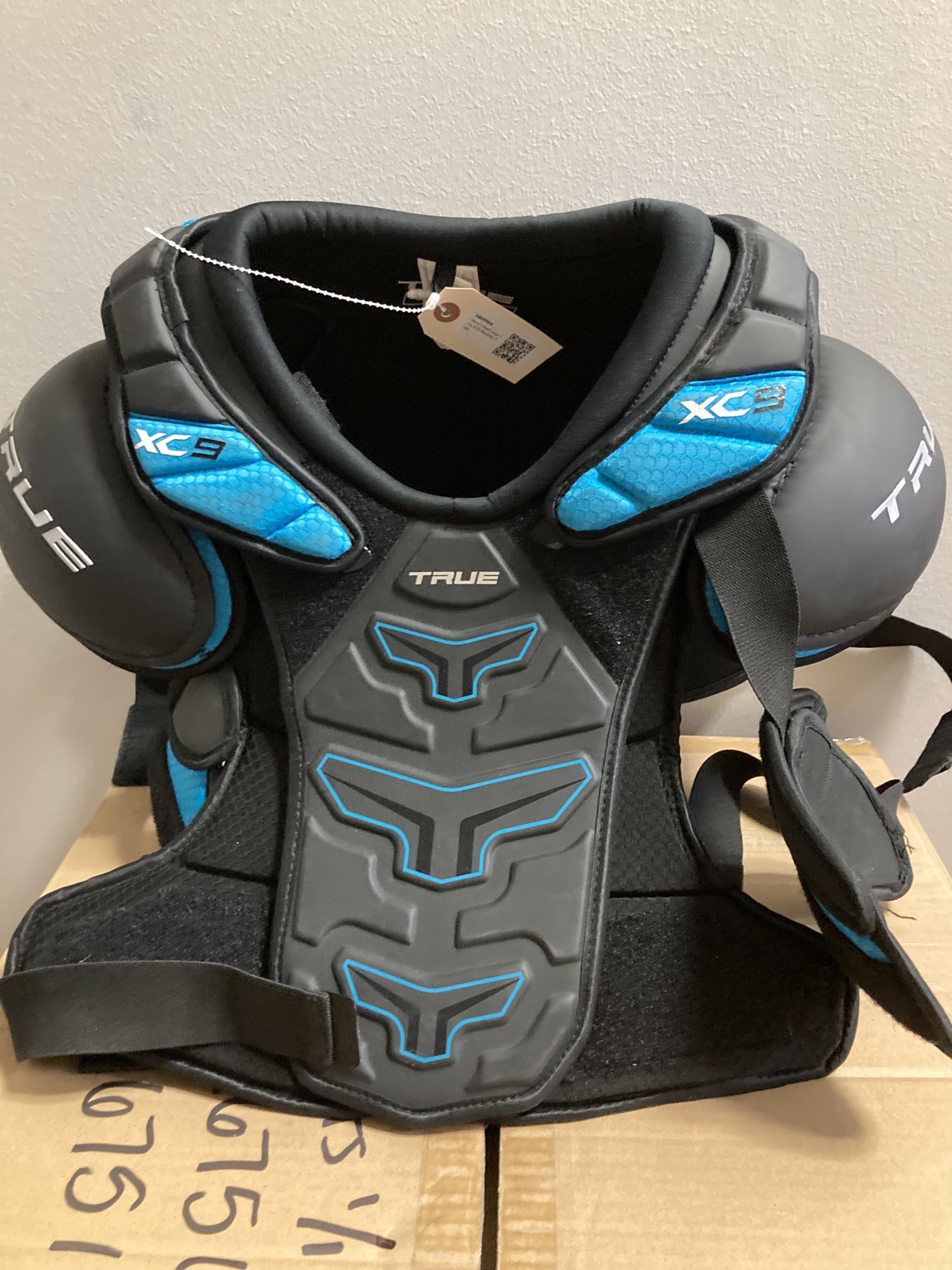 Senior Used Large True XC9 Shoulder Pads SidelineSwap
