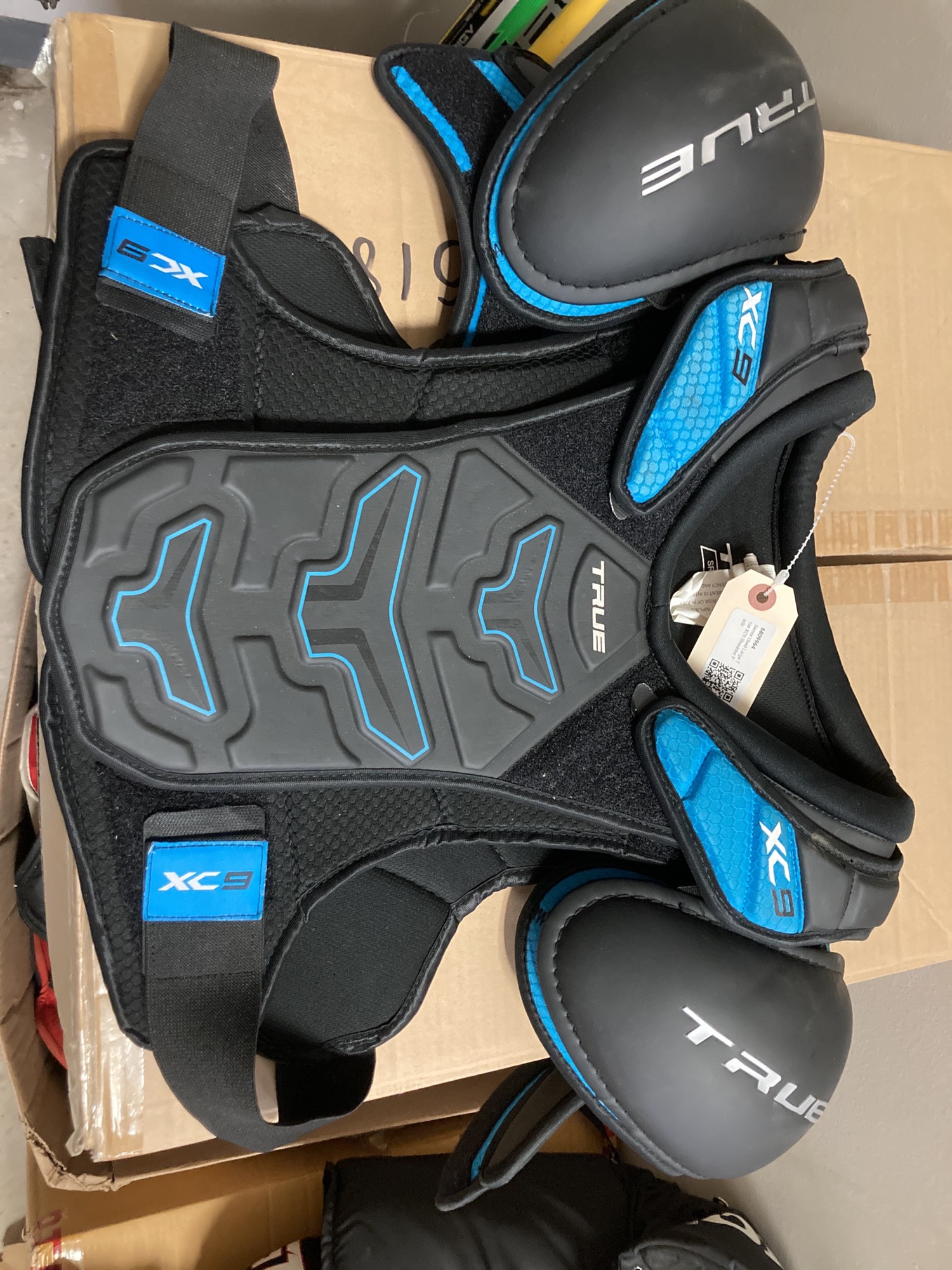 Senior Used Large True XC9 Shoulder Pads SidelineSwap