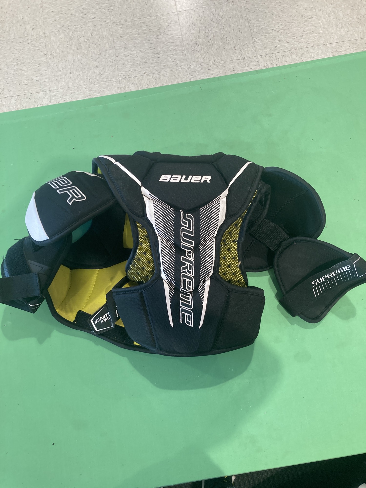 Senior Used Small Bauer Supreme Ignite Pro Shoulder Pads SidelineSwap