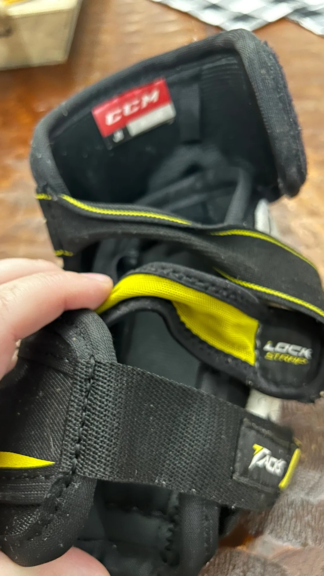 Medium CCM Tacks 9060 Elbow Pads SidelineSwap