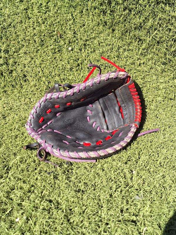 Baseball Glove Cleaning, Conditioning and Relacing Service SidelineSwap